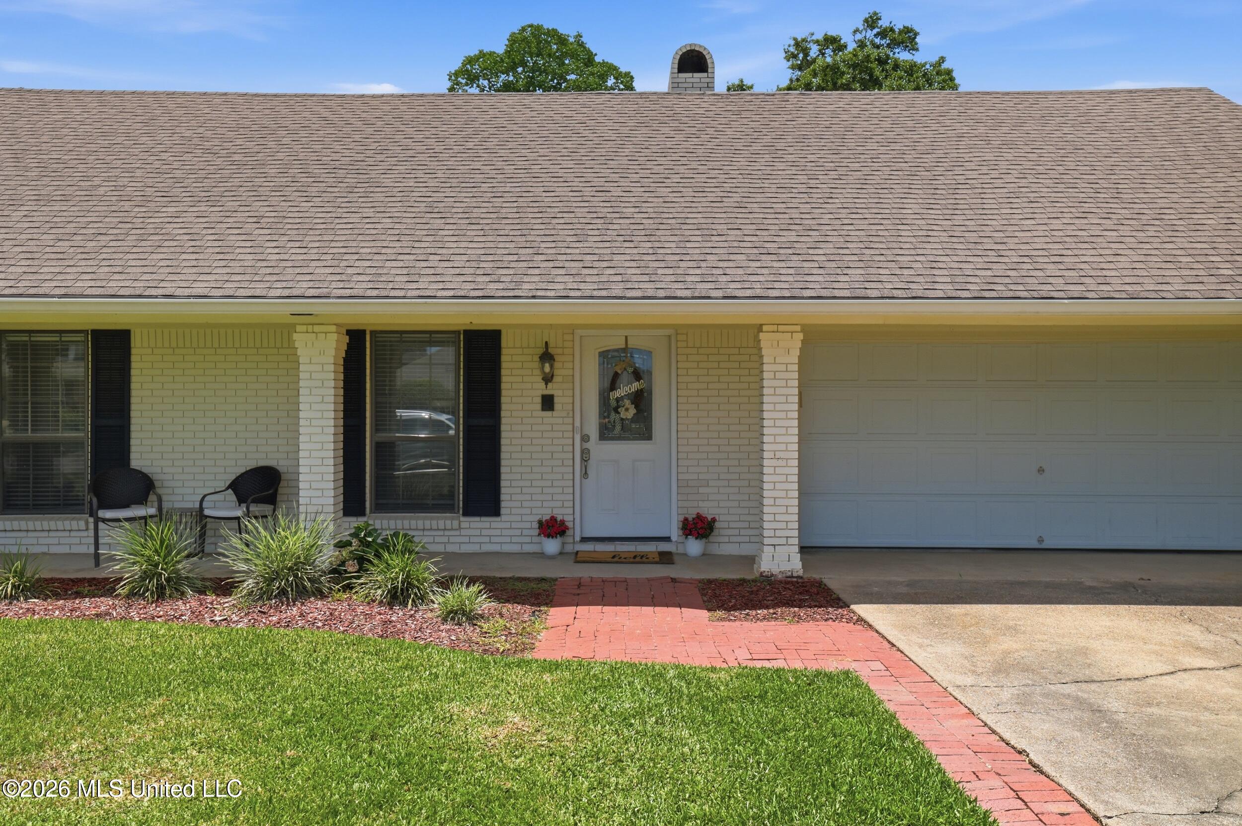 319 Eastview Drive Property Photo 5