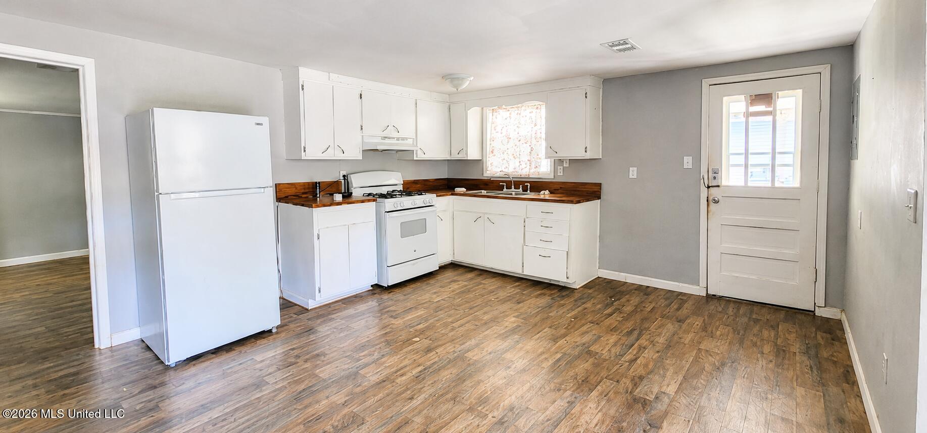 13098 Michael Street Property Photo 5