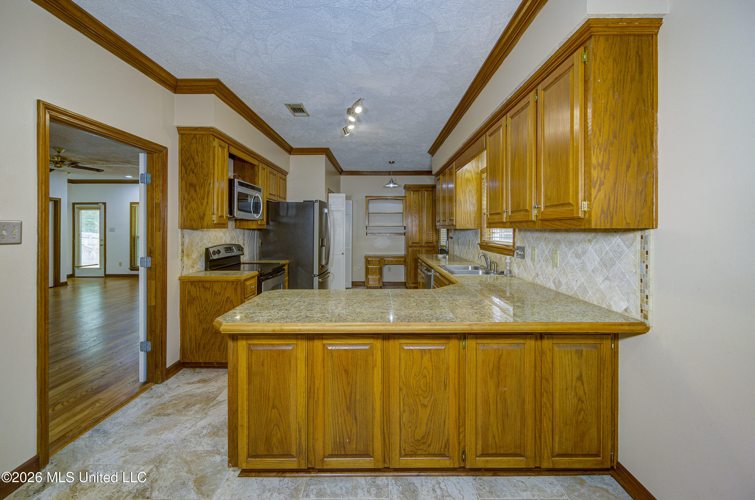 6003 Queens Point Property Photo 12