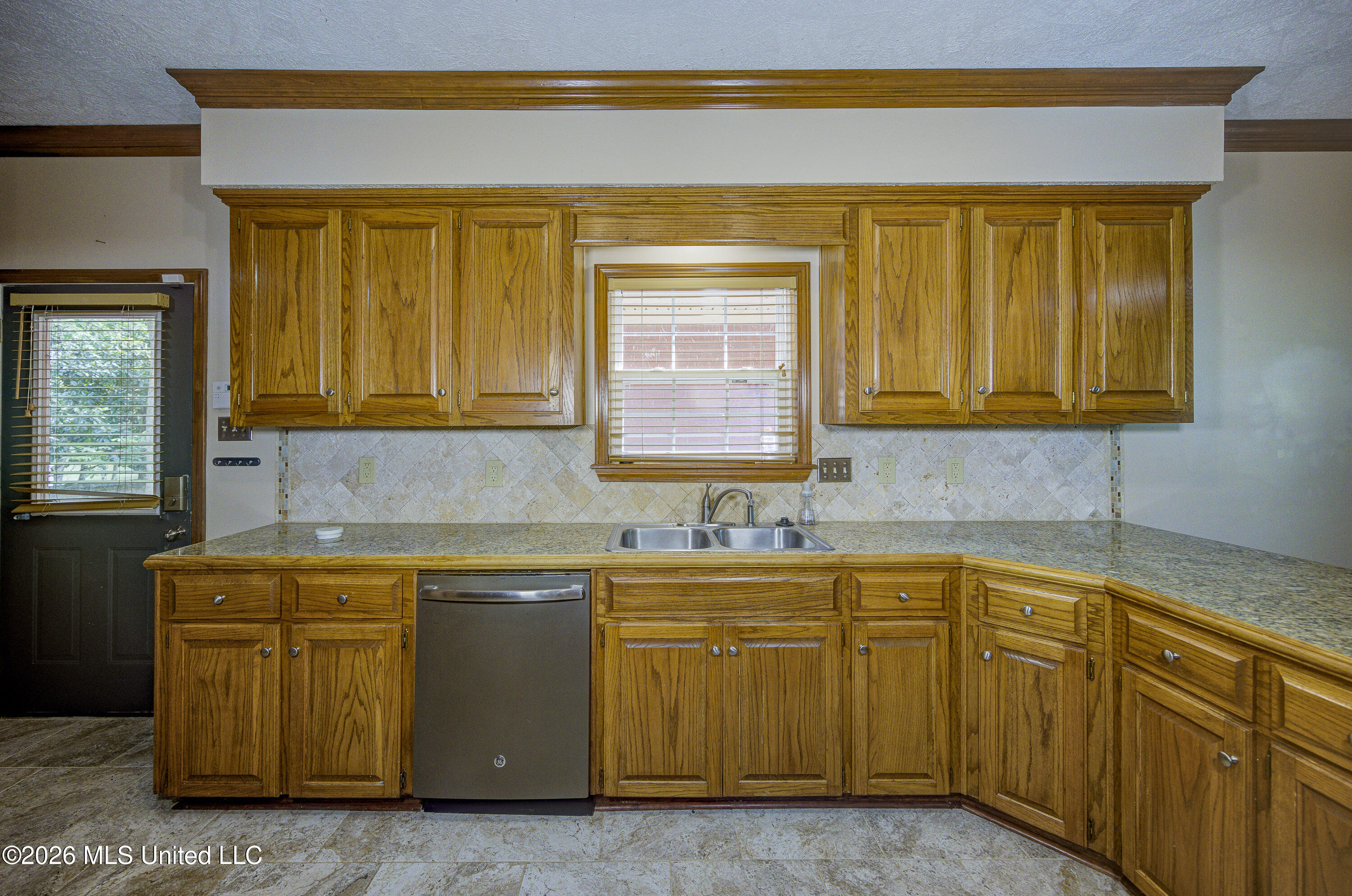 6003 Queens Point Property Photo 13