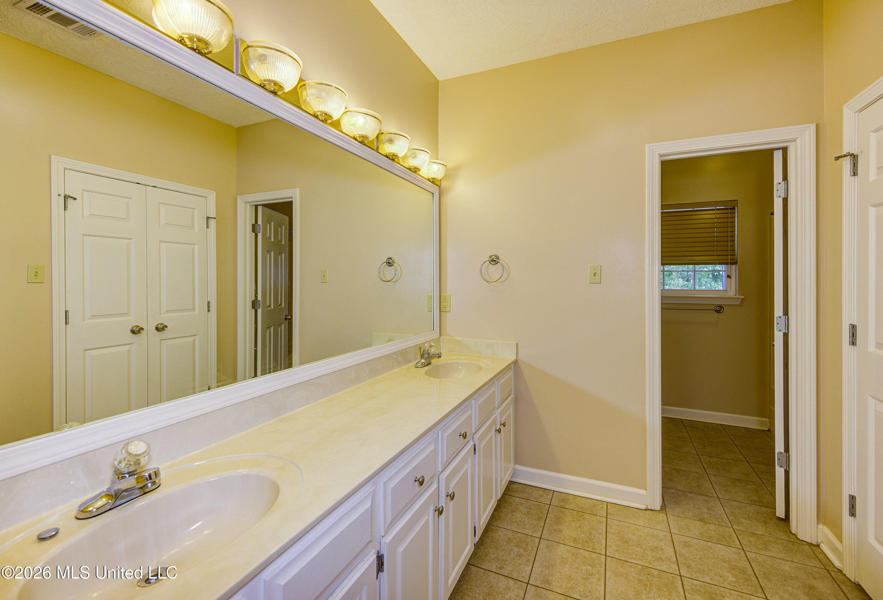 6003 Queens Point Property Photo 25