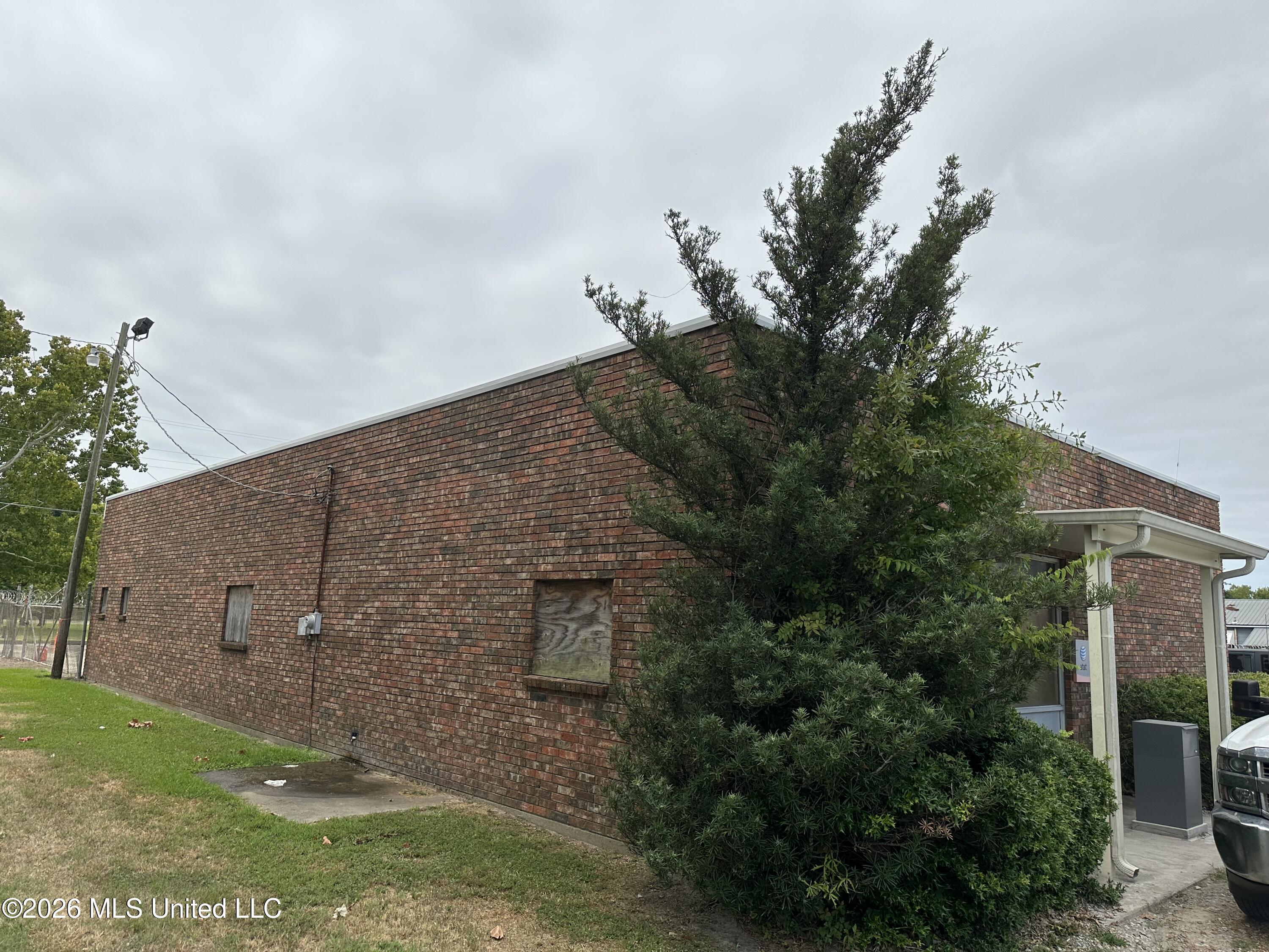 502 Mickey Gilley Avenue Property Photo 2