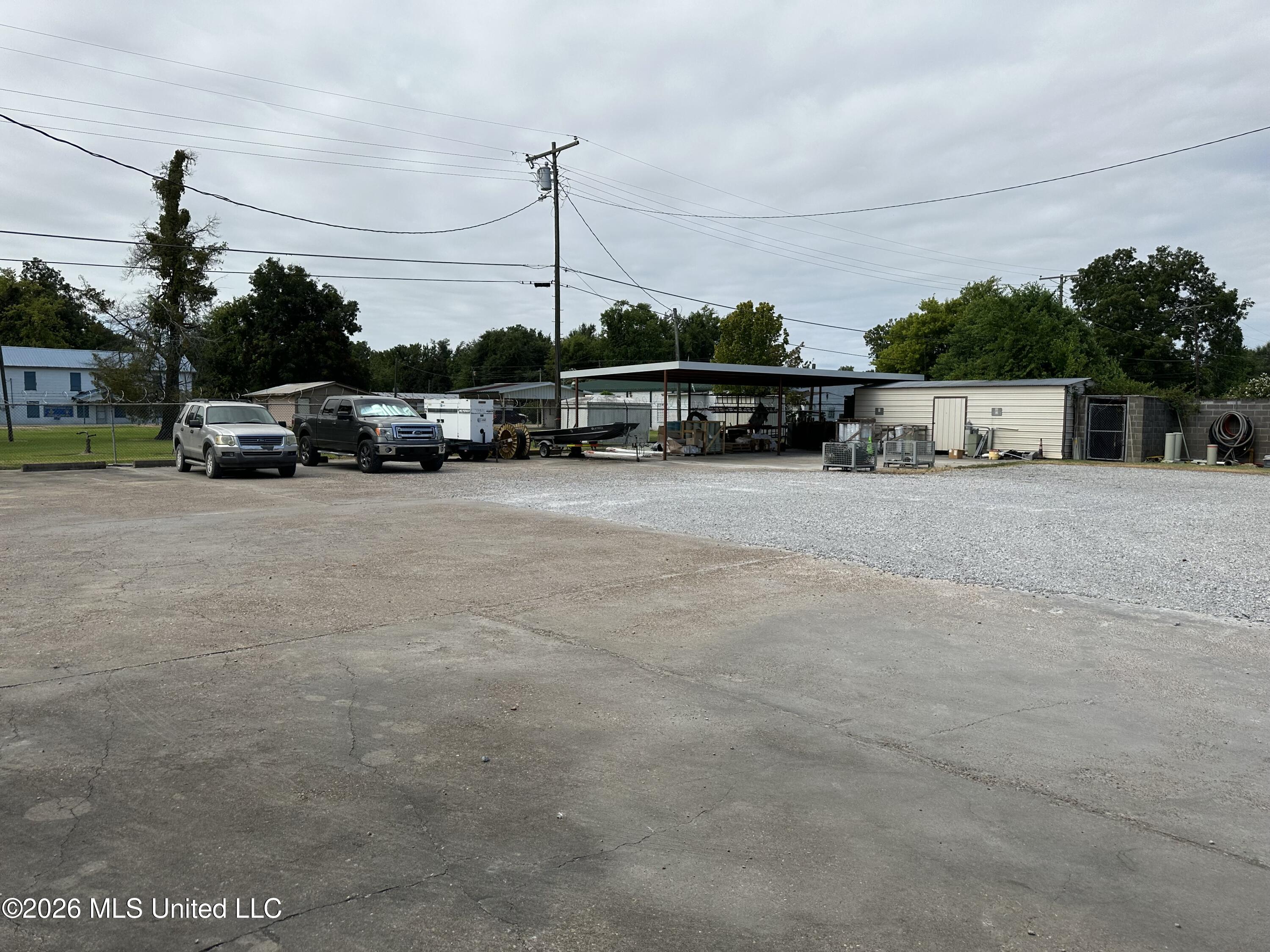 502 Mickey Gilley Avenue Property Photo 4