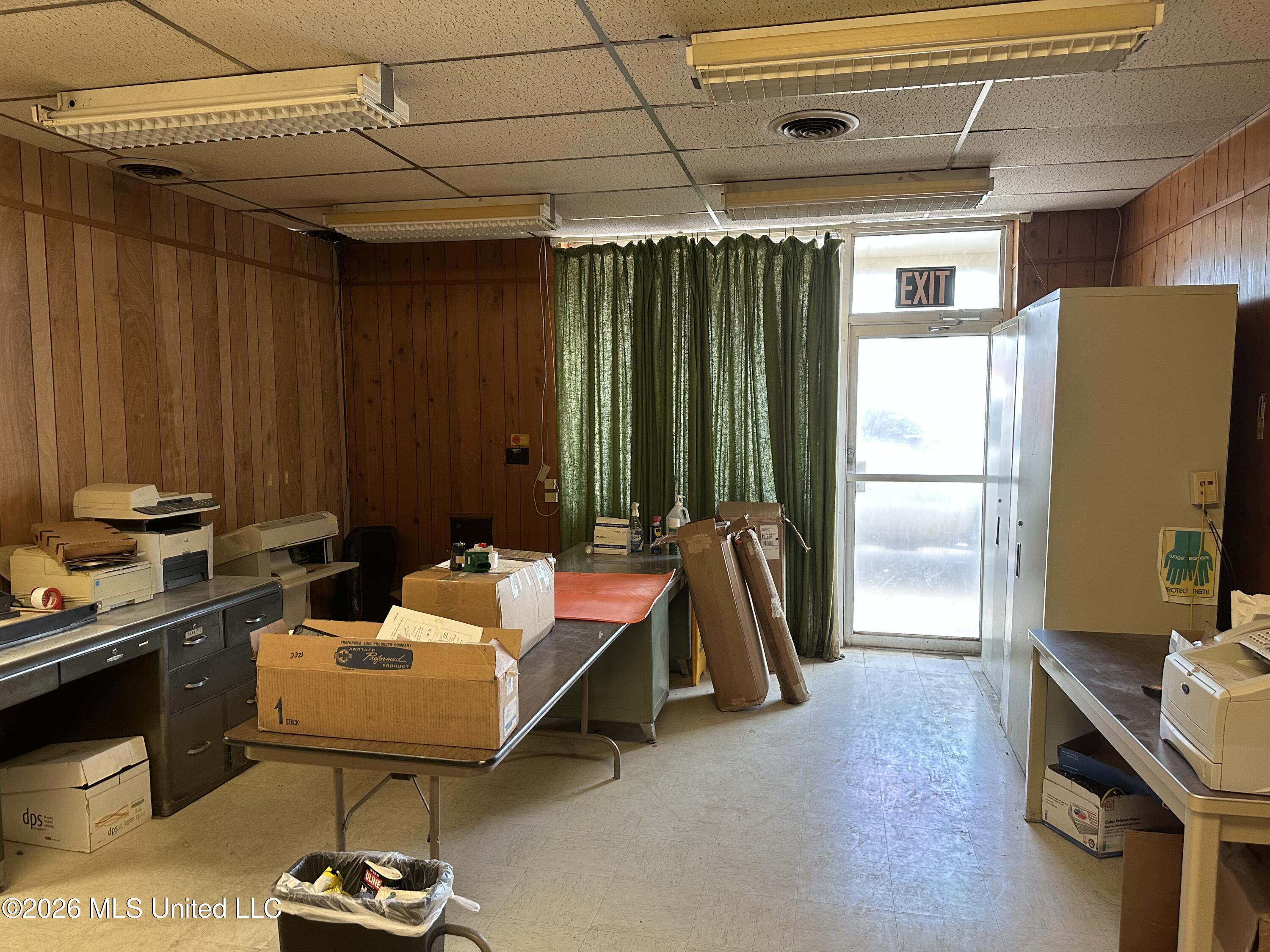 502 Mickey Gilley Avenue Property Photo 5