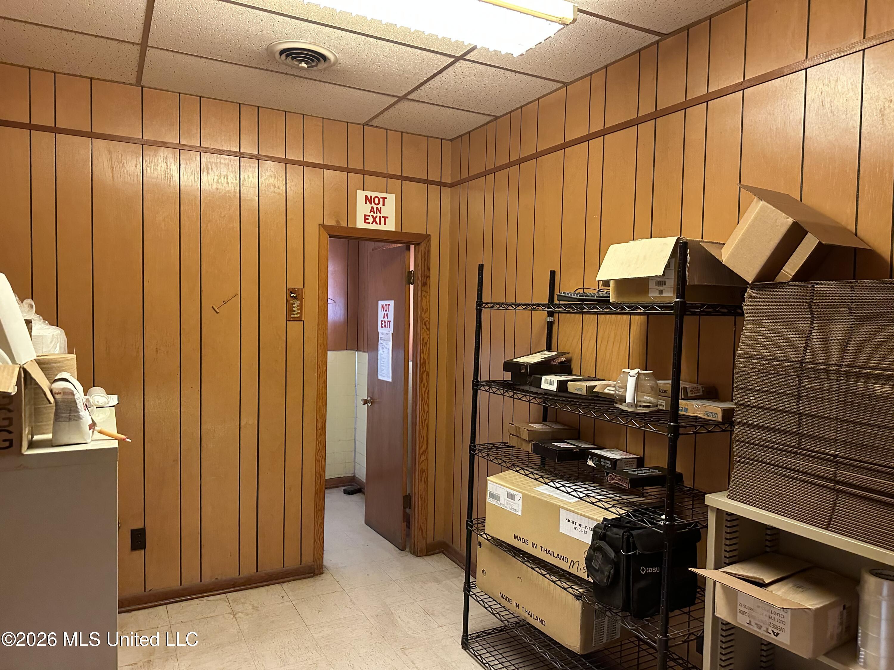 502 Mickey Gilley Avenue Property Photo 8