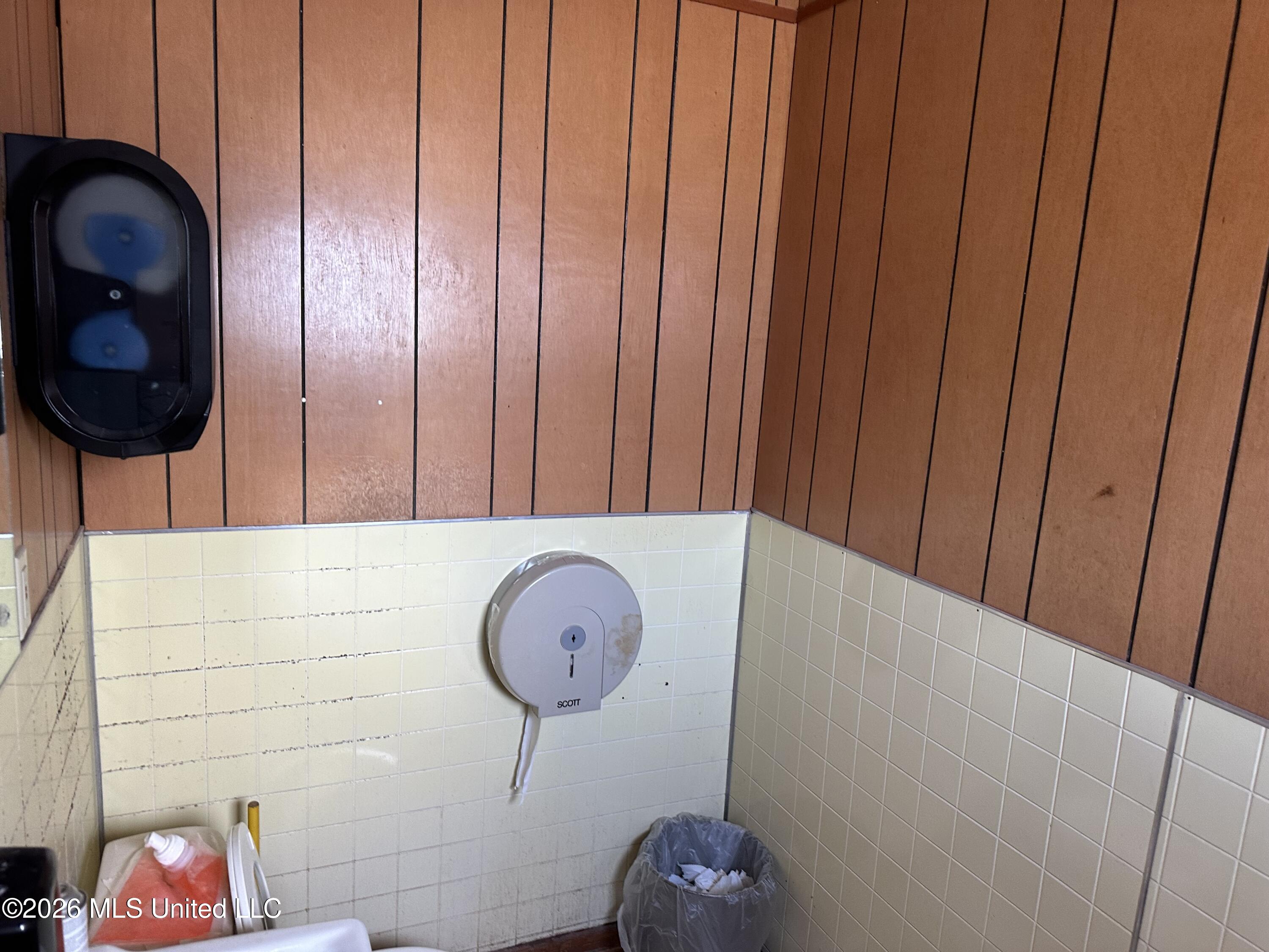 502 Mickey Gilley Avenue Property Photo 9