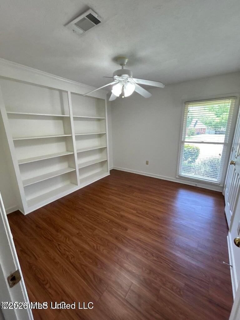 204 Foxwood Cove Property Photo 8