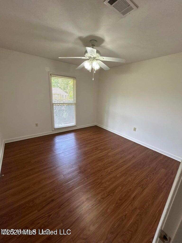 204 Foxwood Cove Property Photo 11