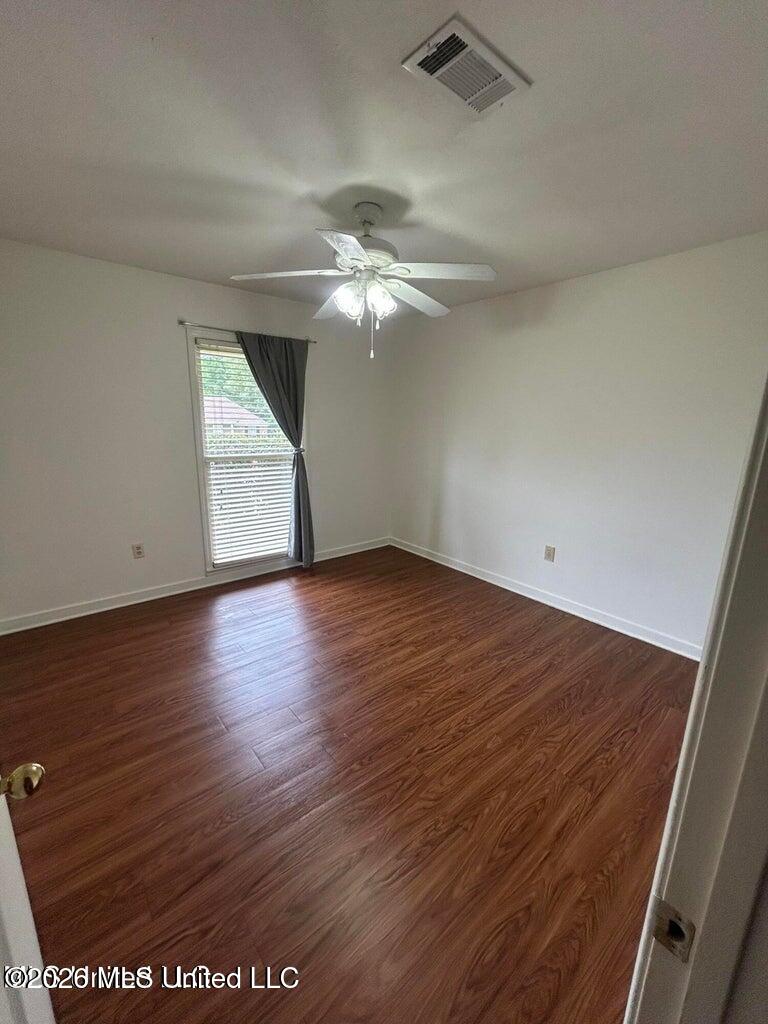 204 Foxwood Cove Property Photo 12