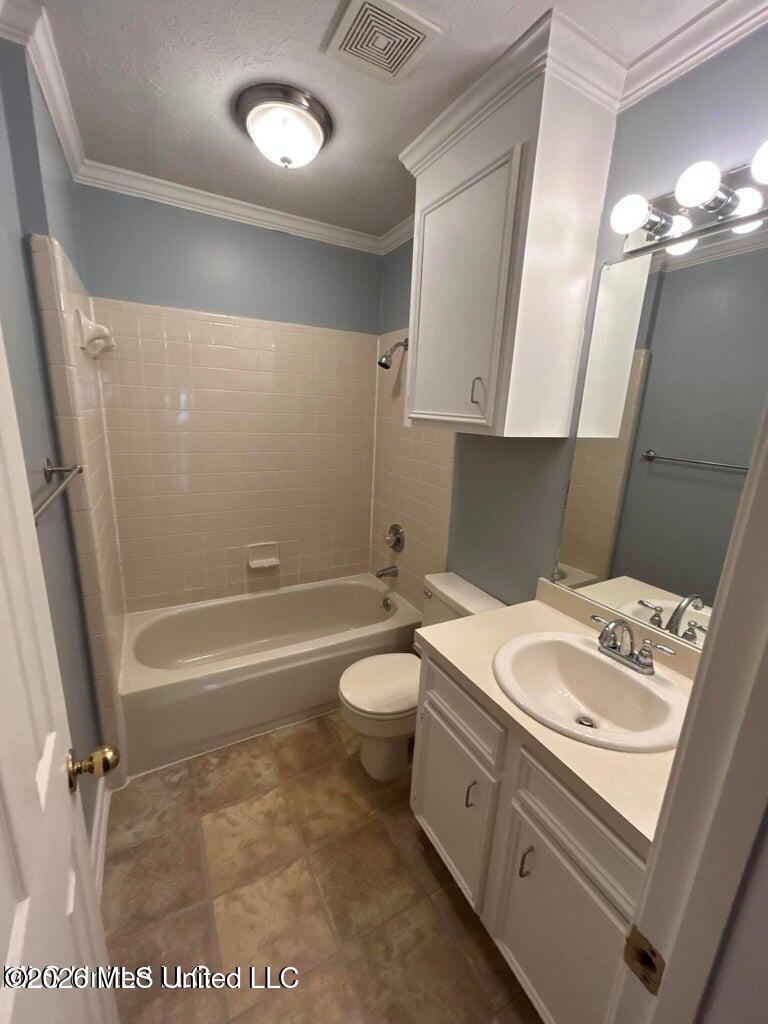 204 Foxwood Cove Property Photo 13