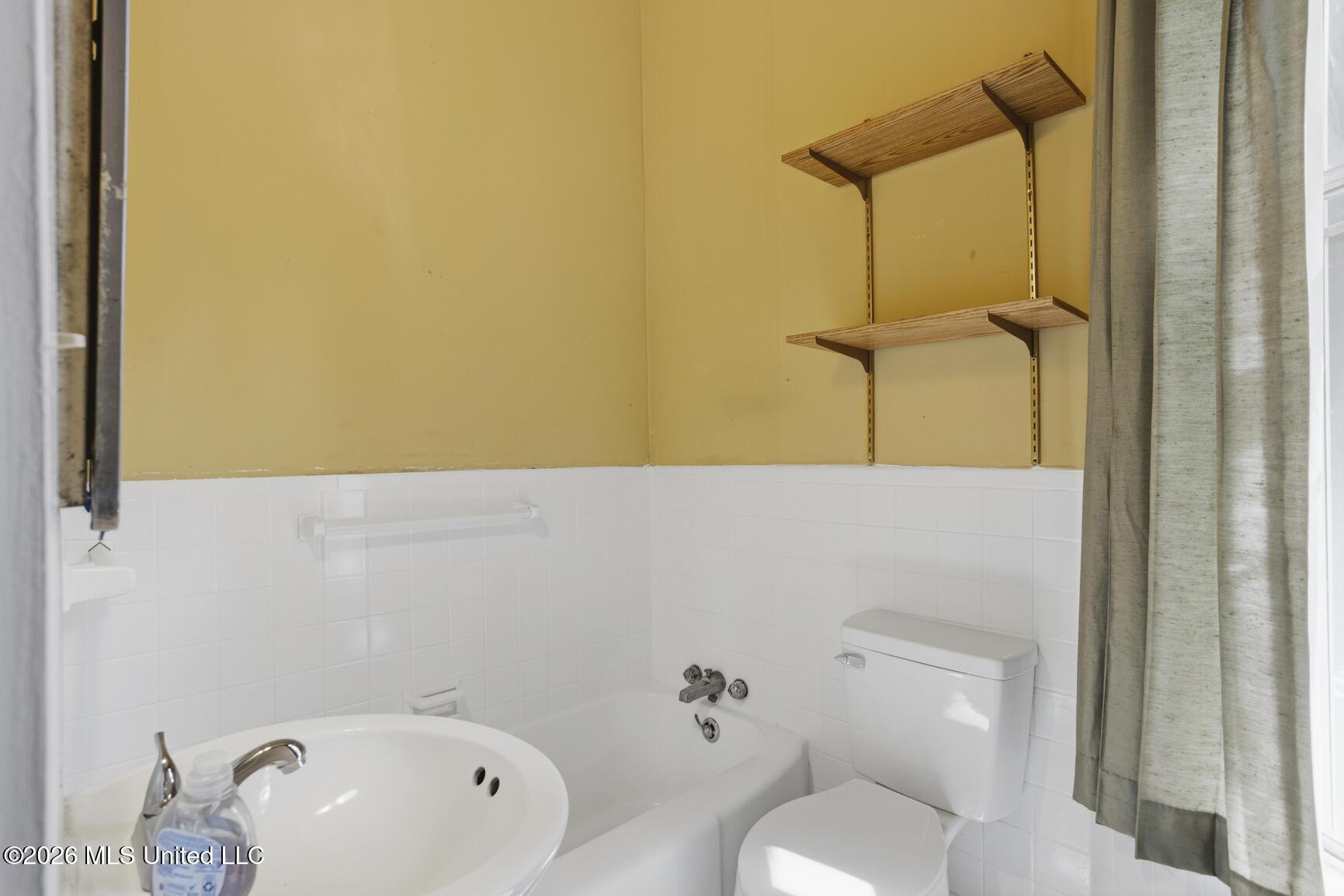 140 E Semmes Street Property Photo 34