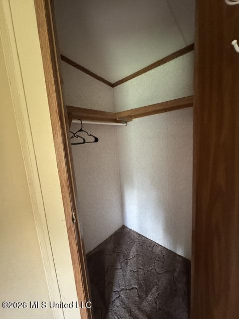 915 S Gordon Street Property Photo 19