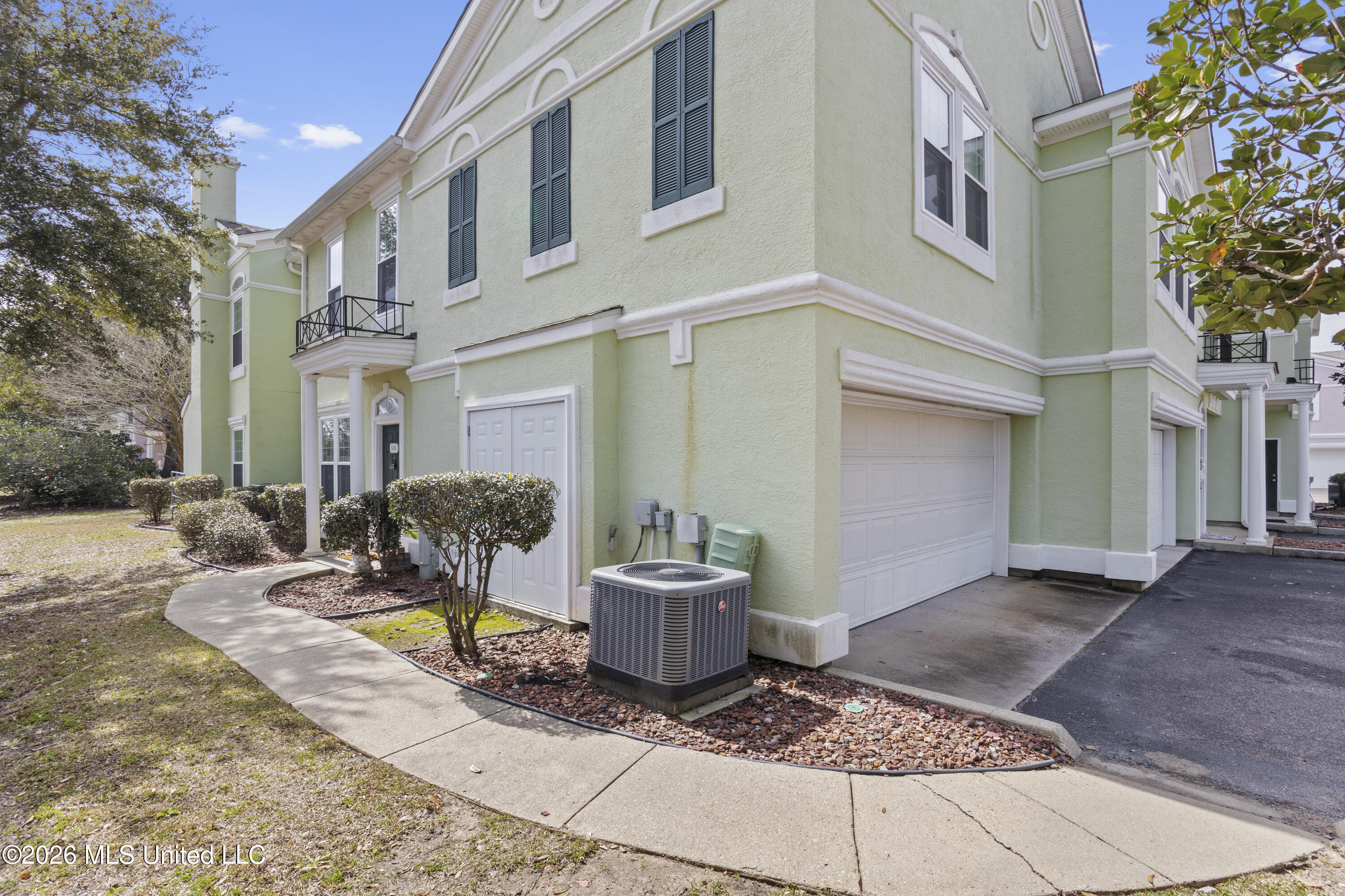 2252 Beach Drive Property Photo 3