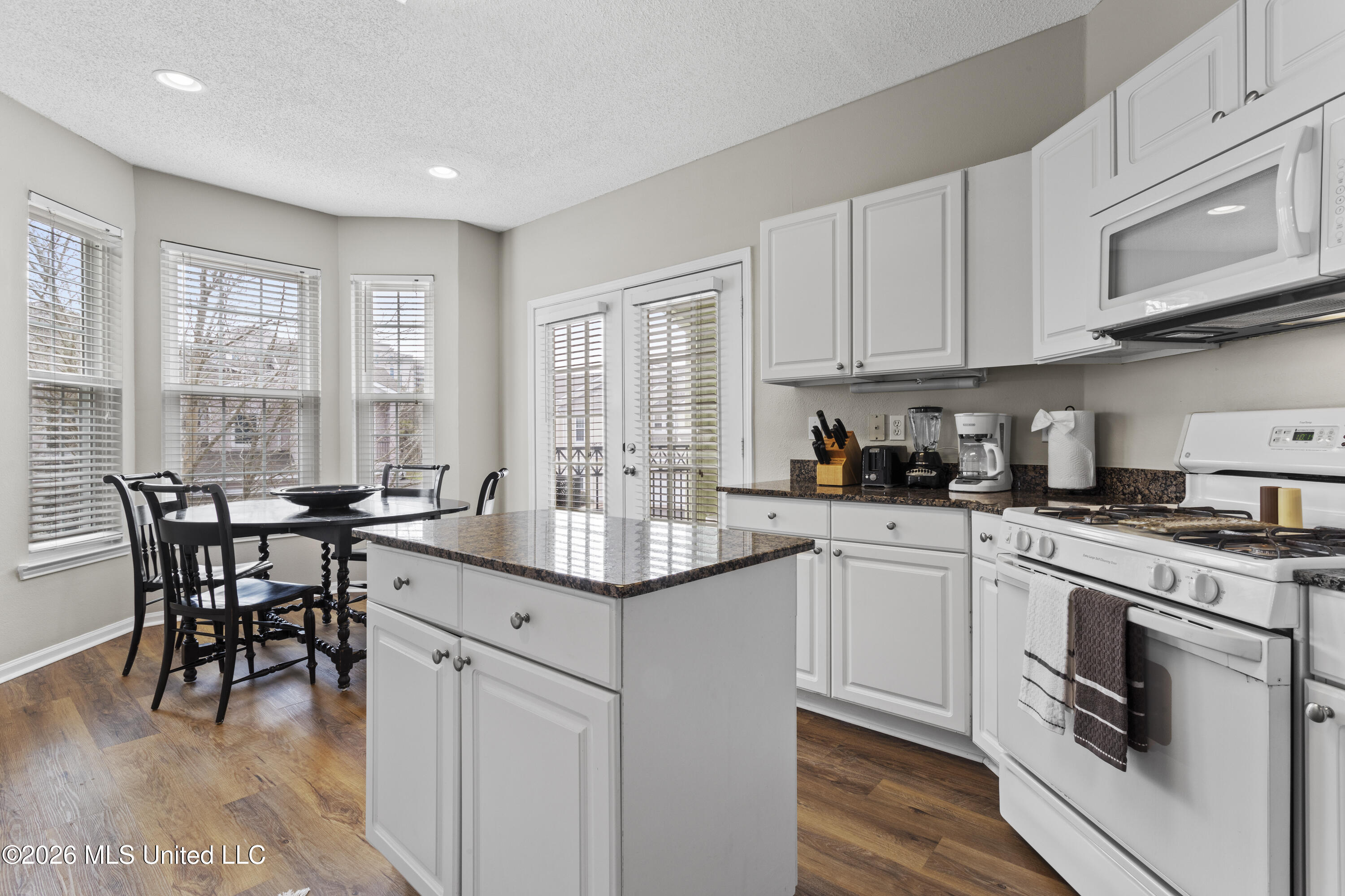 2252 Beach Drive Property Photo 12