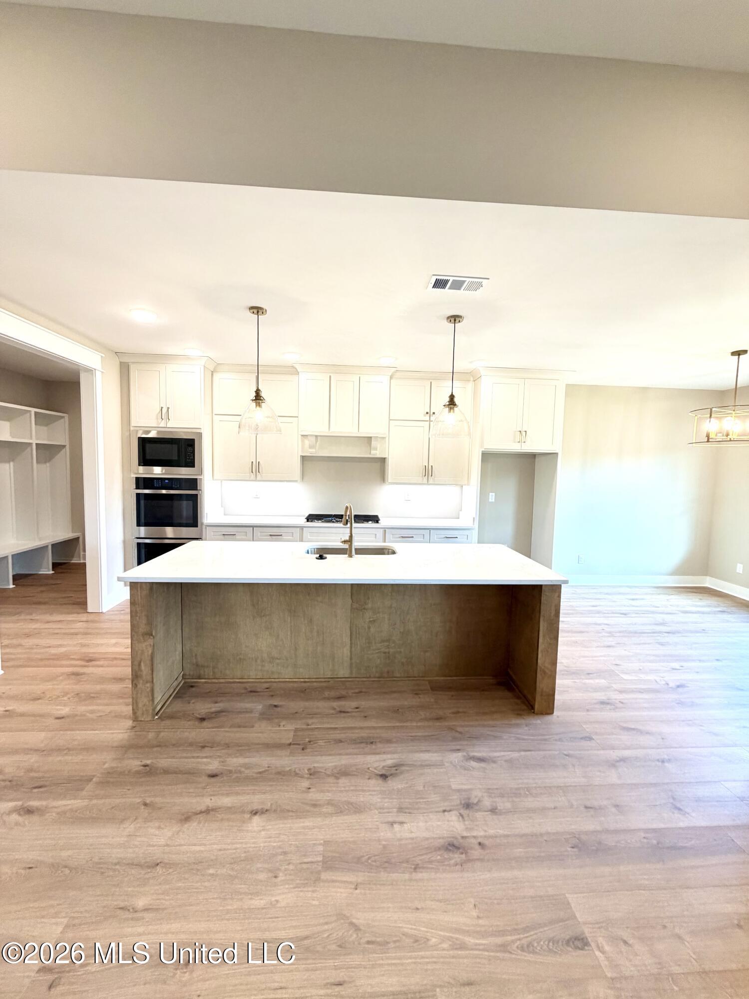 4365 Edison Drive Property Photo 2