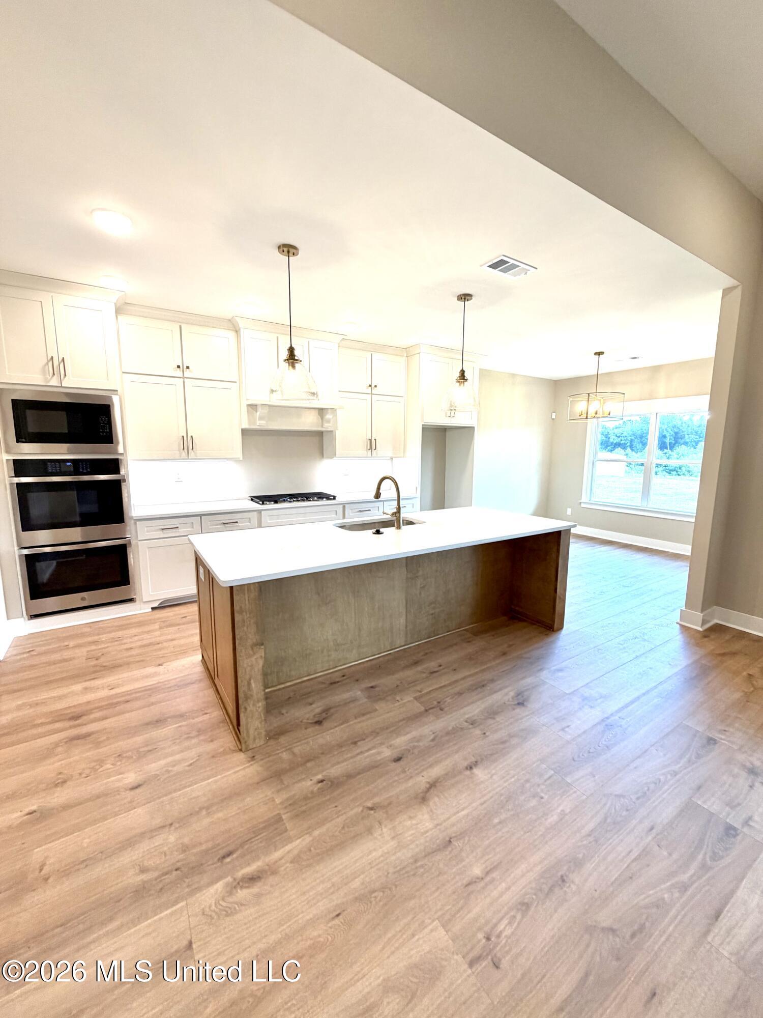 4365 Edison Drive Property Photo 3