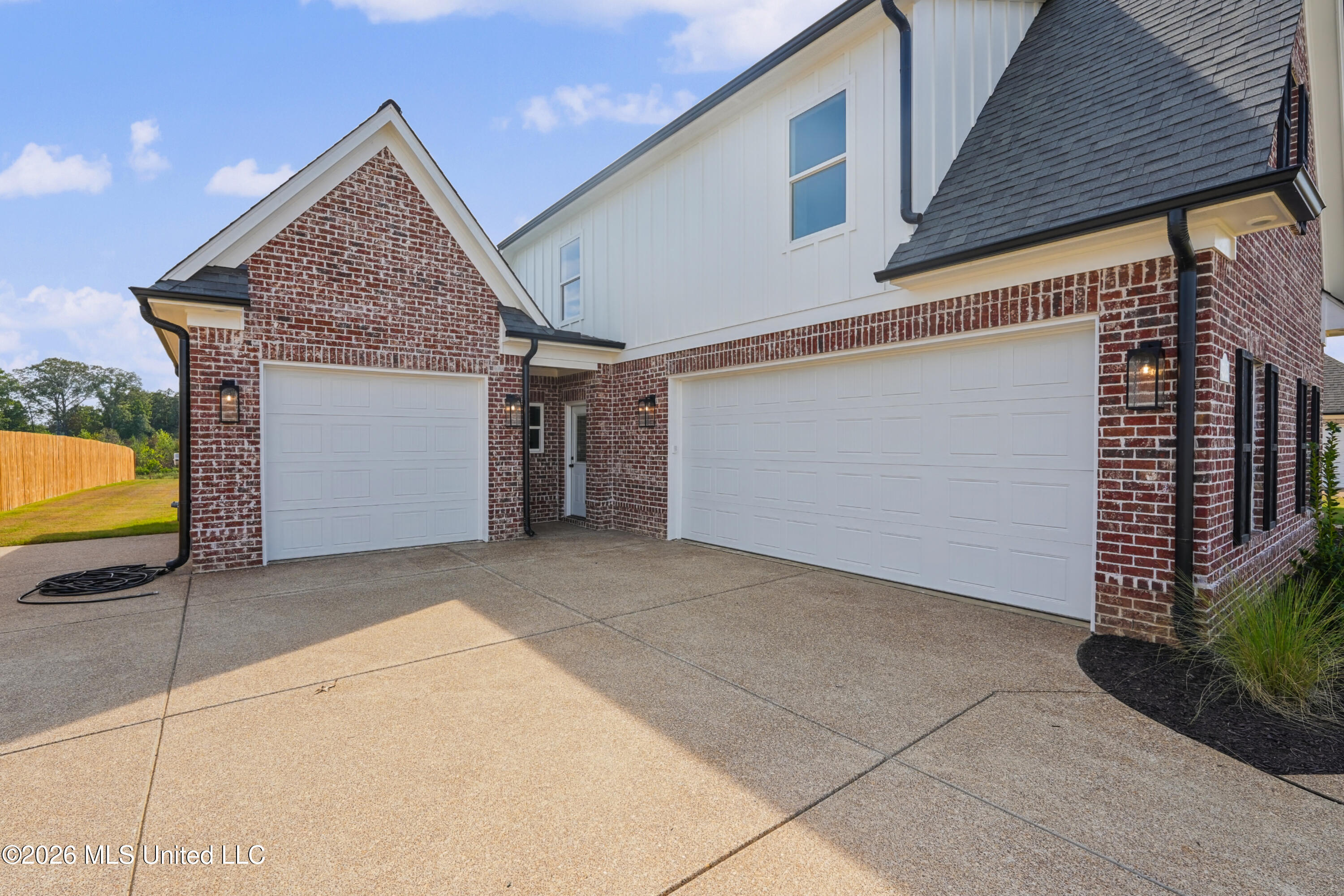 4365 Edison Drive Property Photo 5
