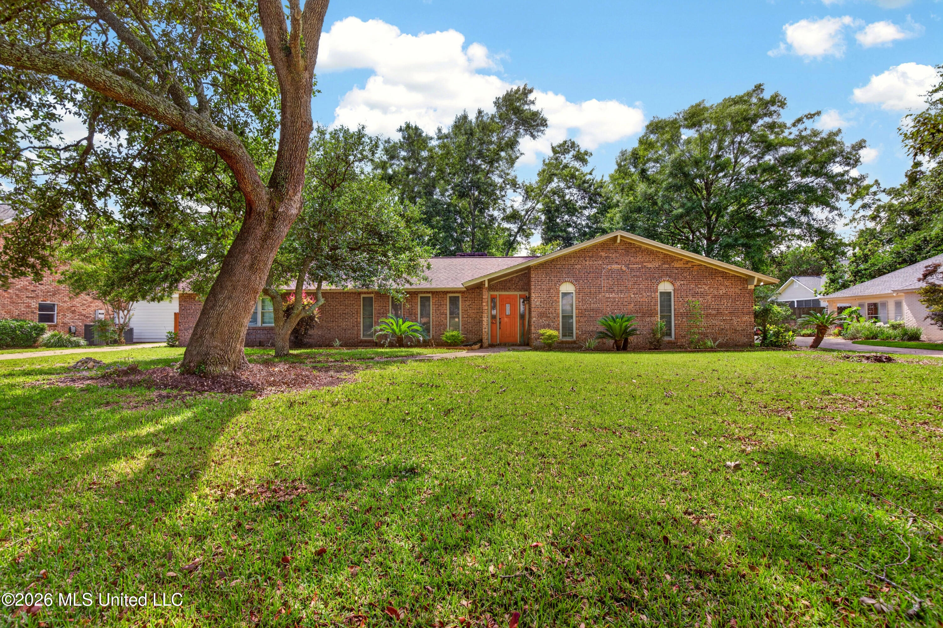 43 Greenbriar Drive Property Photo 1
