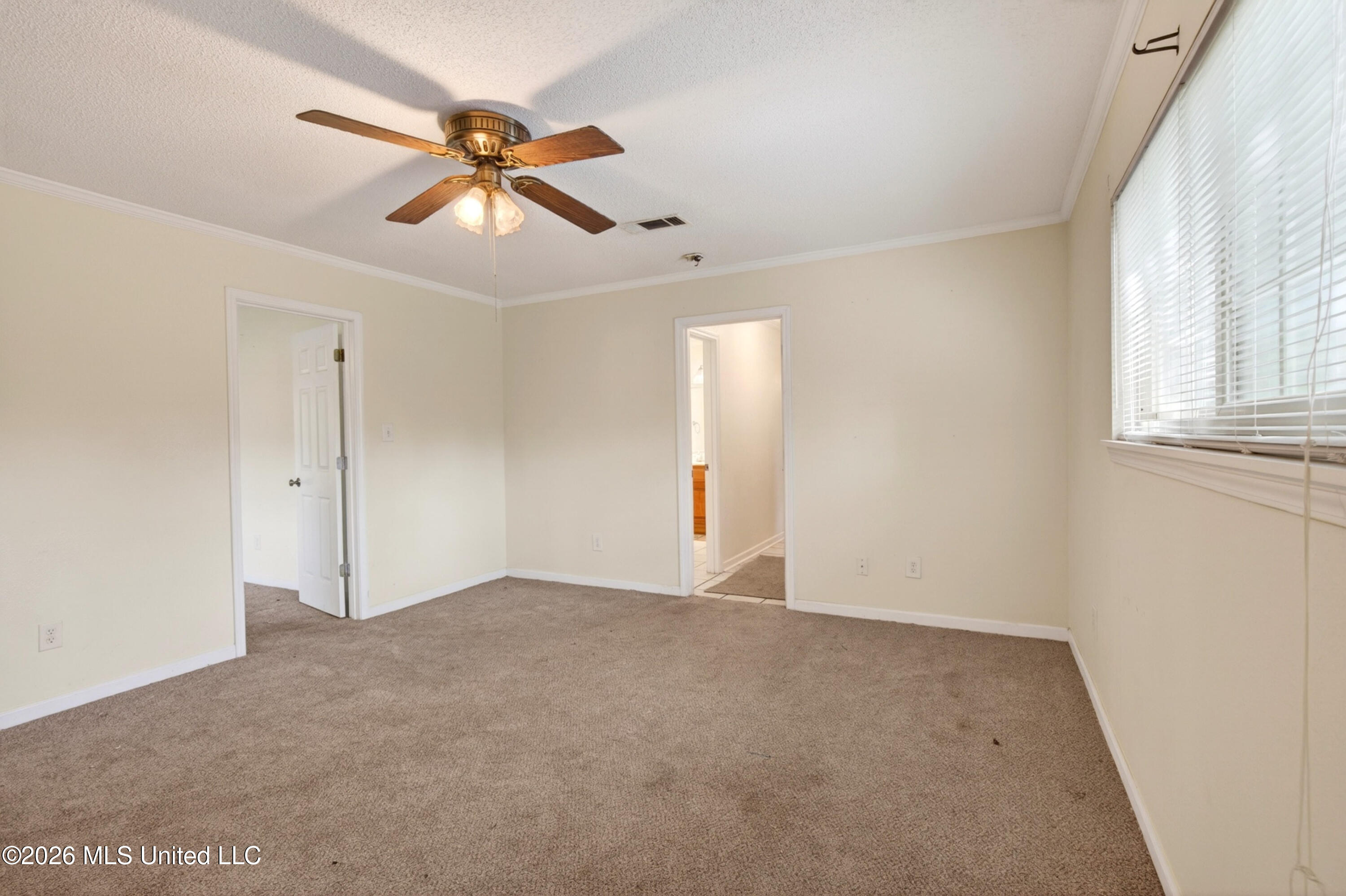 43 Greenbriar Drive Property Photo 4