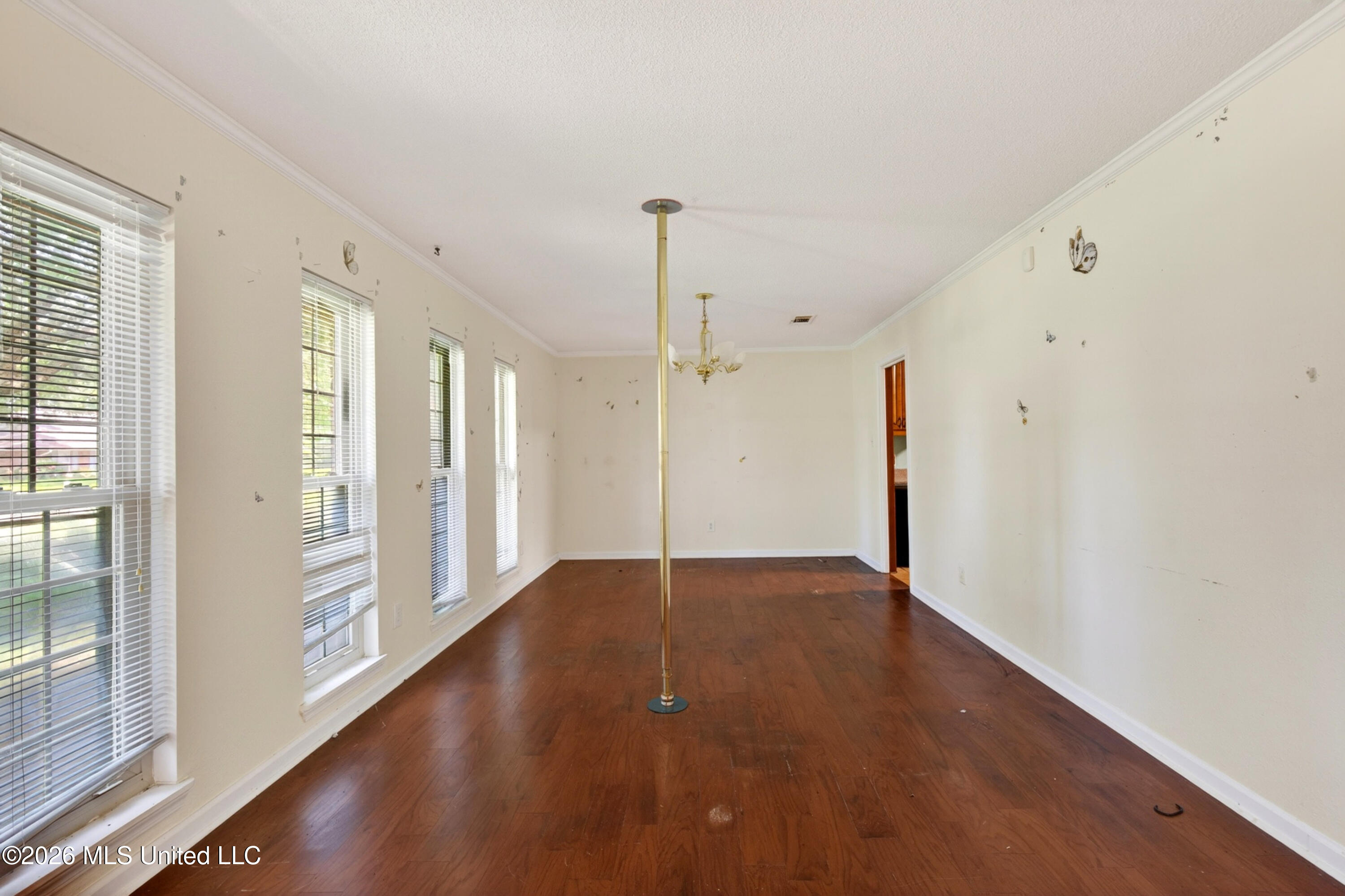 43 Greenbriar Drive Property Photo 9