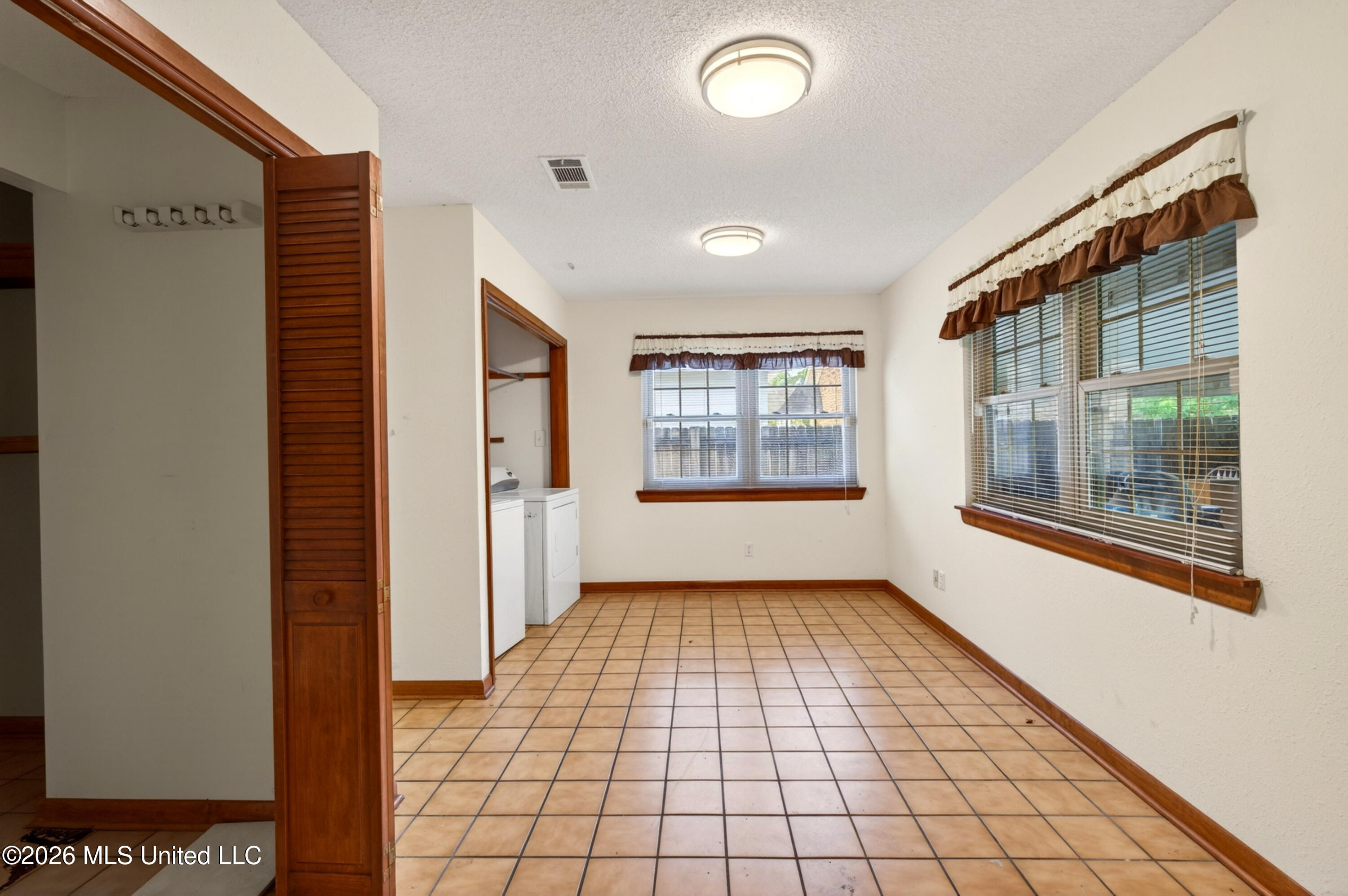 43 Greenbriar Drive Property Photo 10