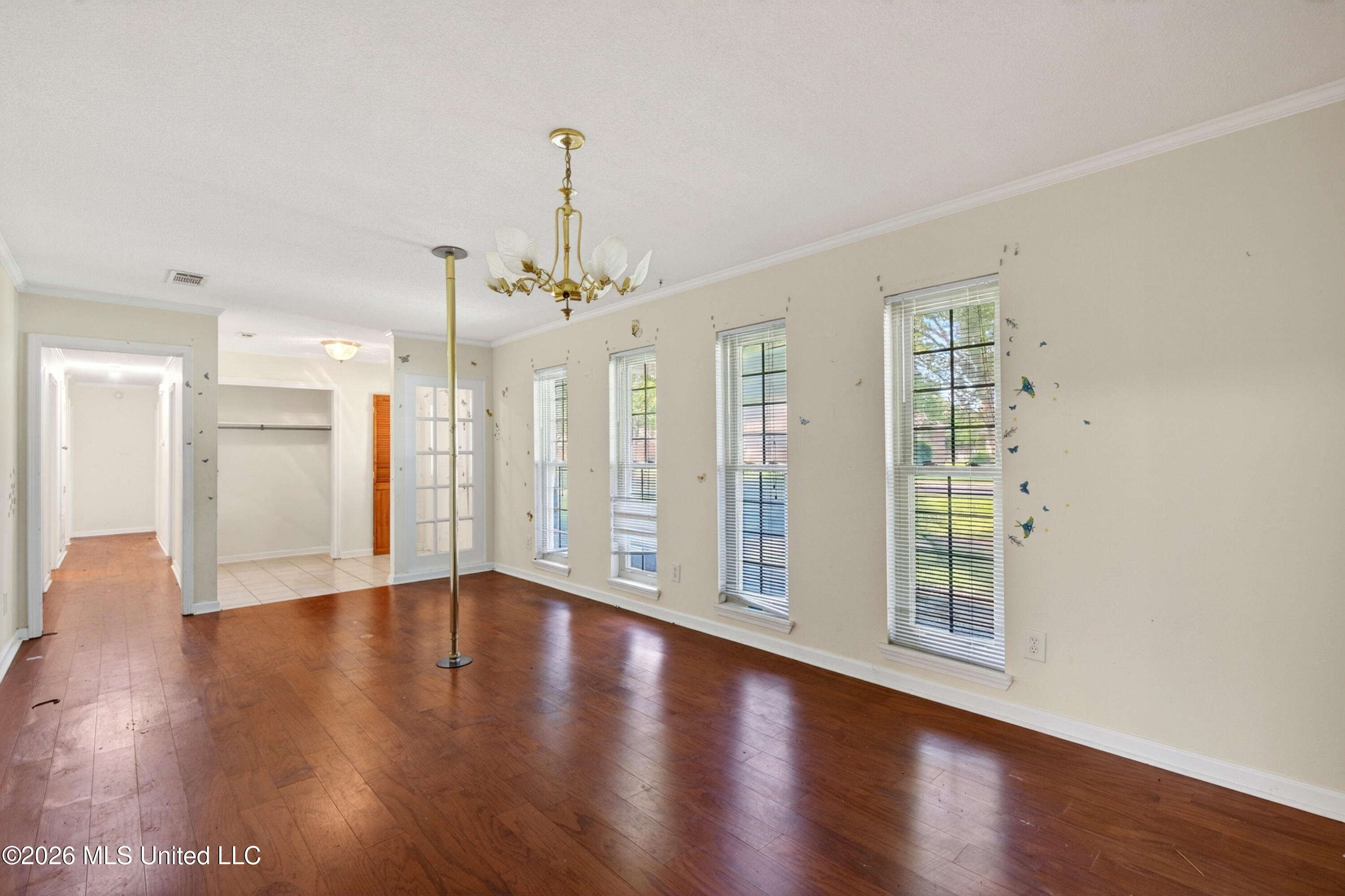 43 Greenbriar Drive Property Photo 11