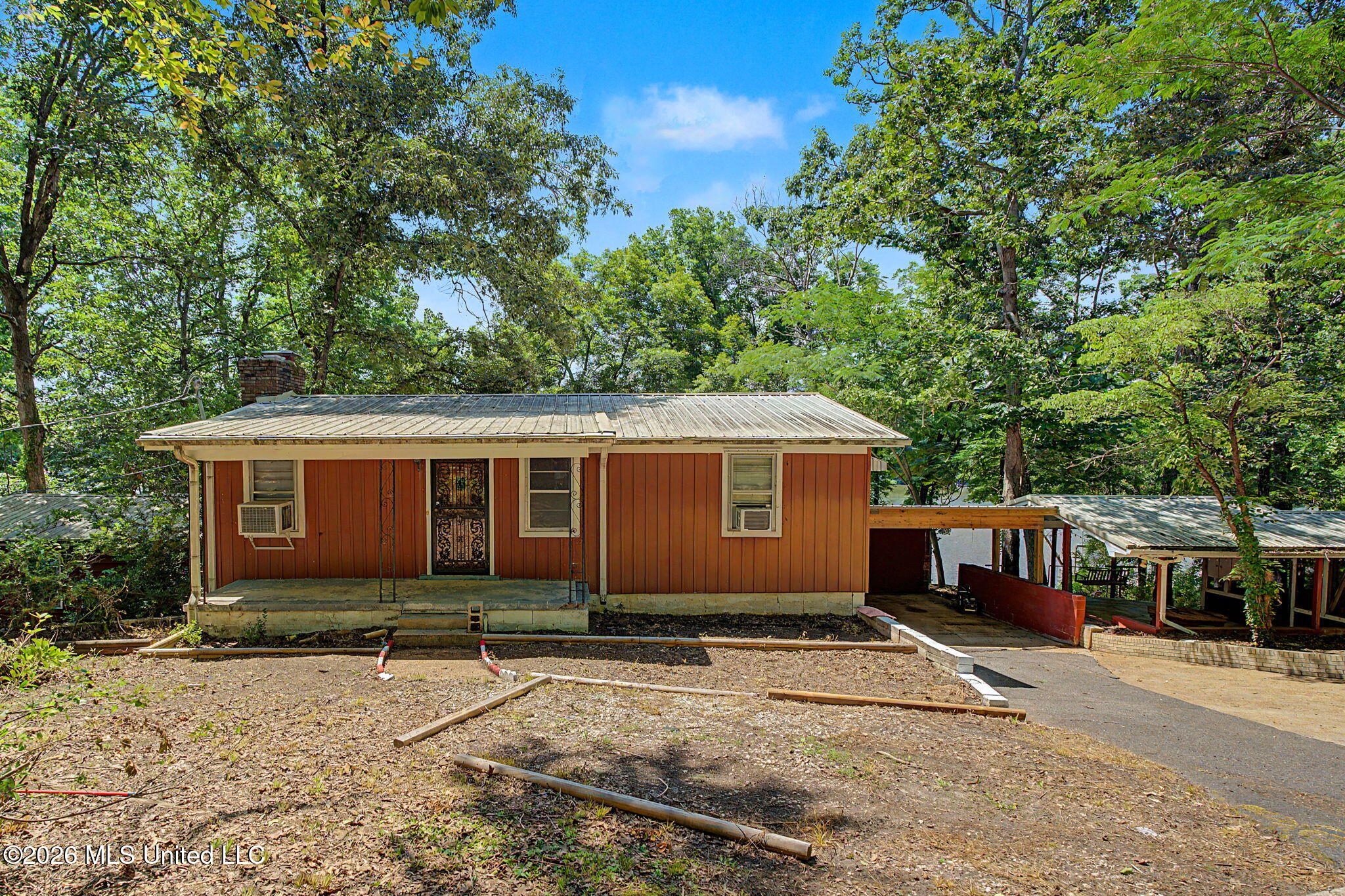 899 Snow Lake Drive Property Photo 2