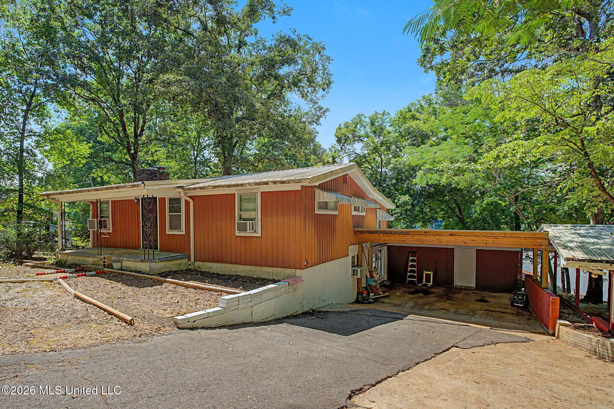 899 Snow Lake Drive Property Photo 3
