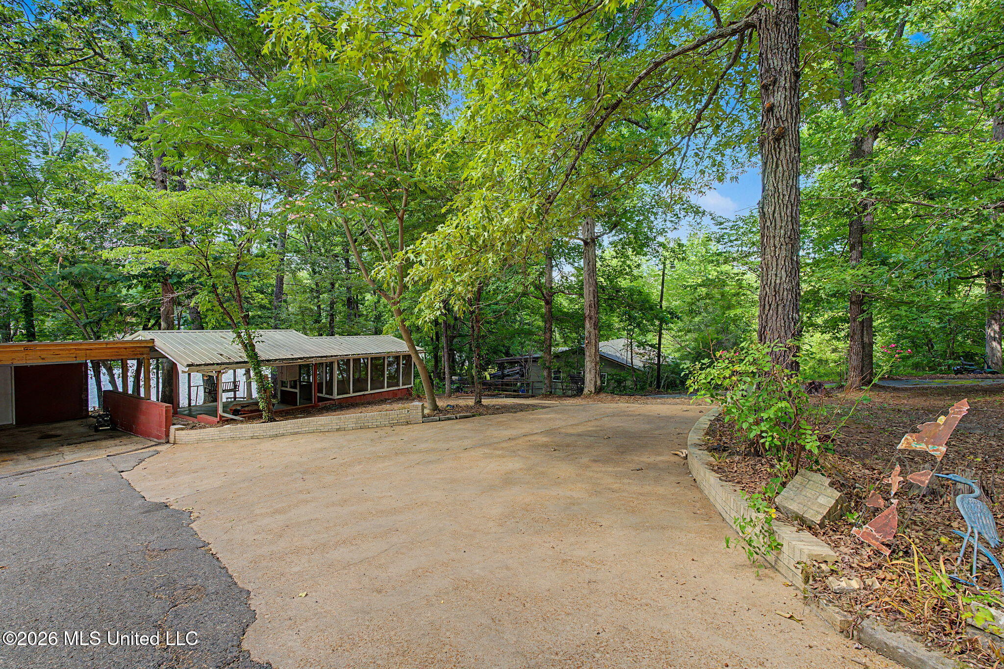 899 Snow Lake Drive Property Photo 9