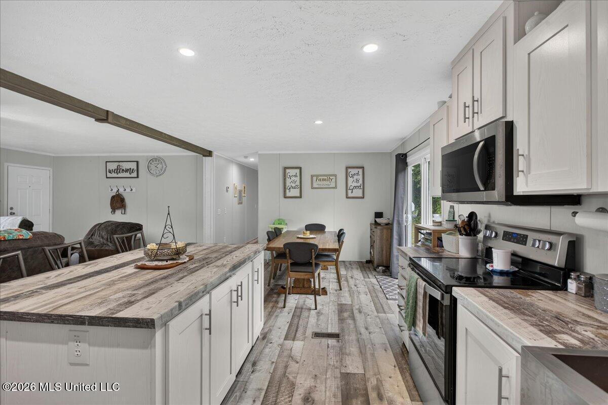 1241 Old River Road Property Photo 15