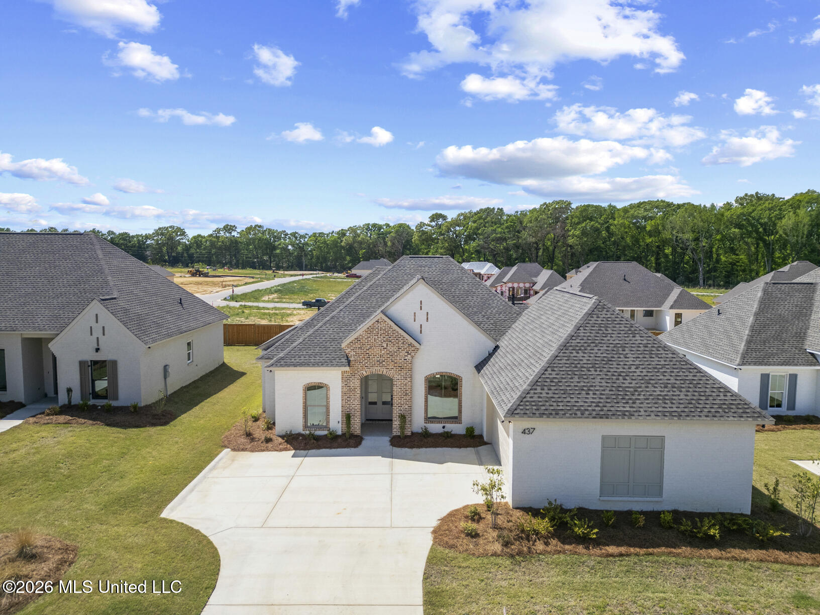 437 Aurora Circle Property Photo 2