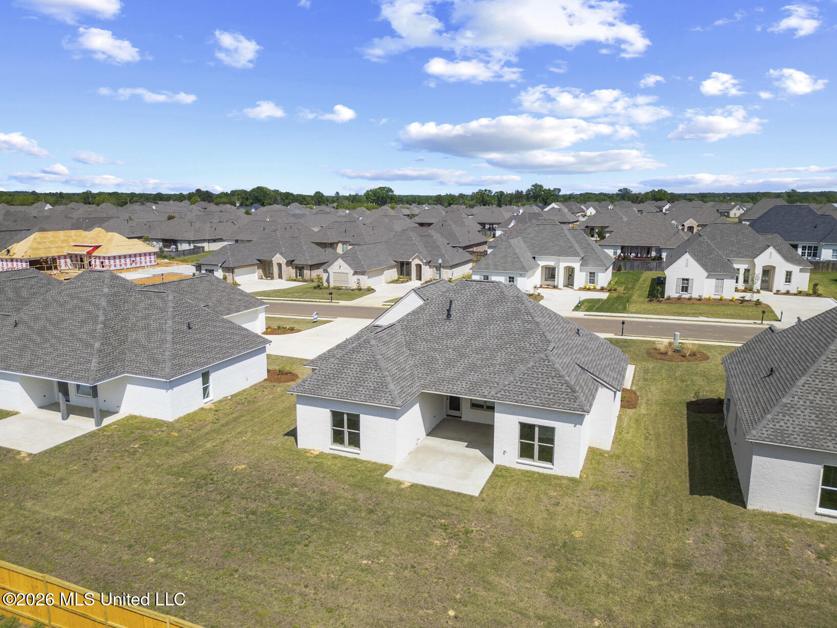 437 Aurora Circle Property Photo 4