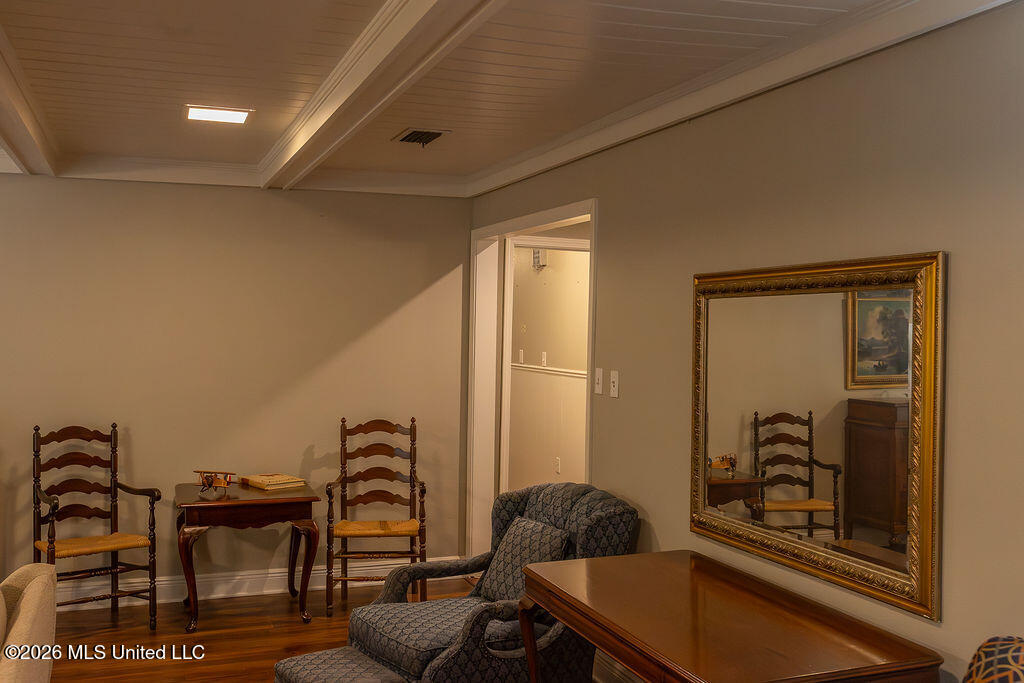 812 Velma Street Property Photo 6