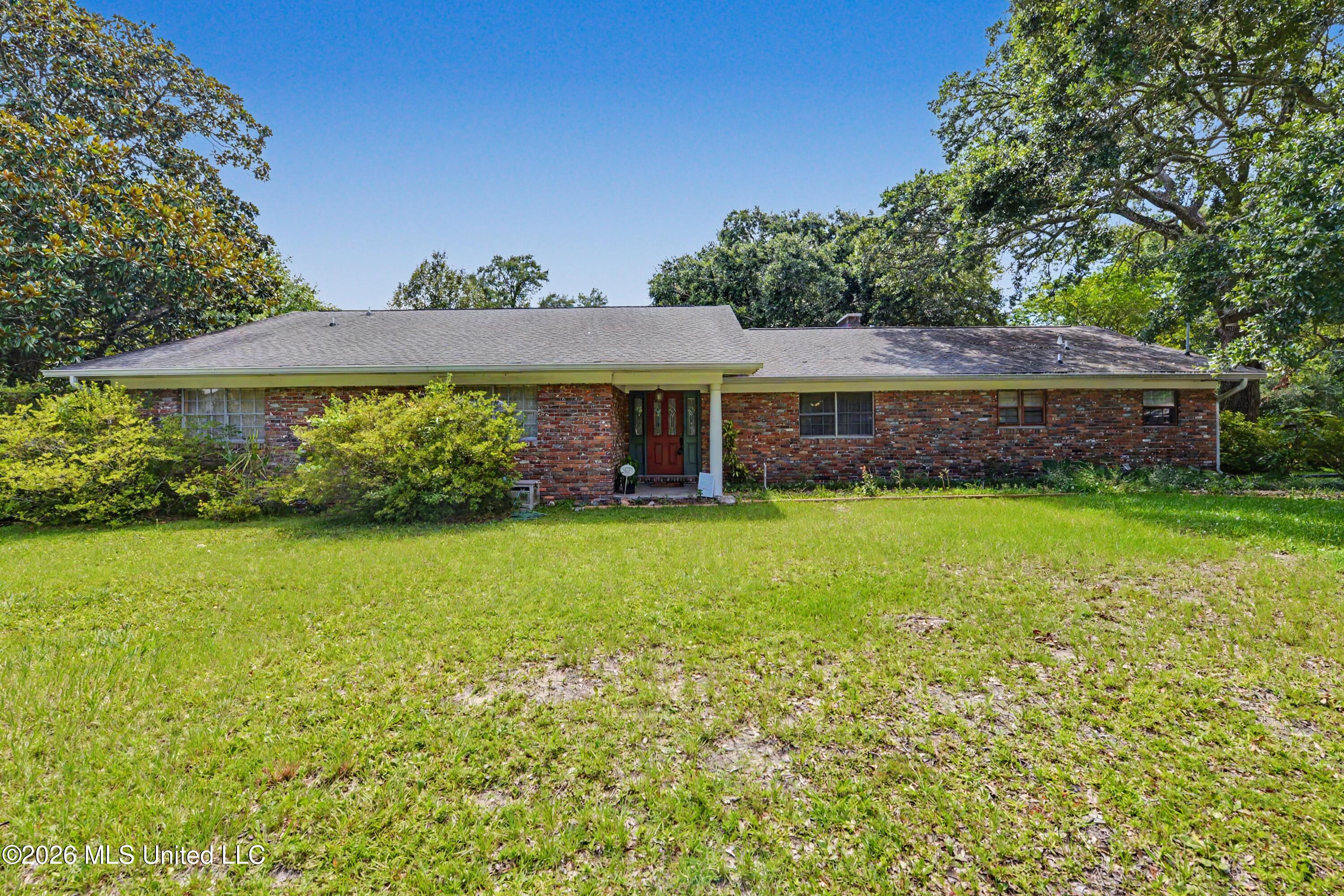 289 Holcomb Boulevard Property Photo 1