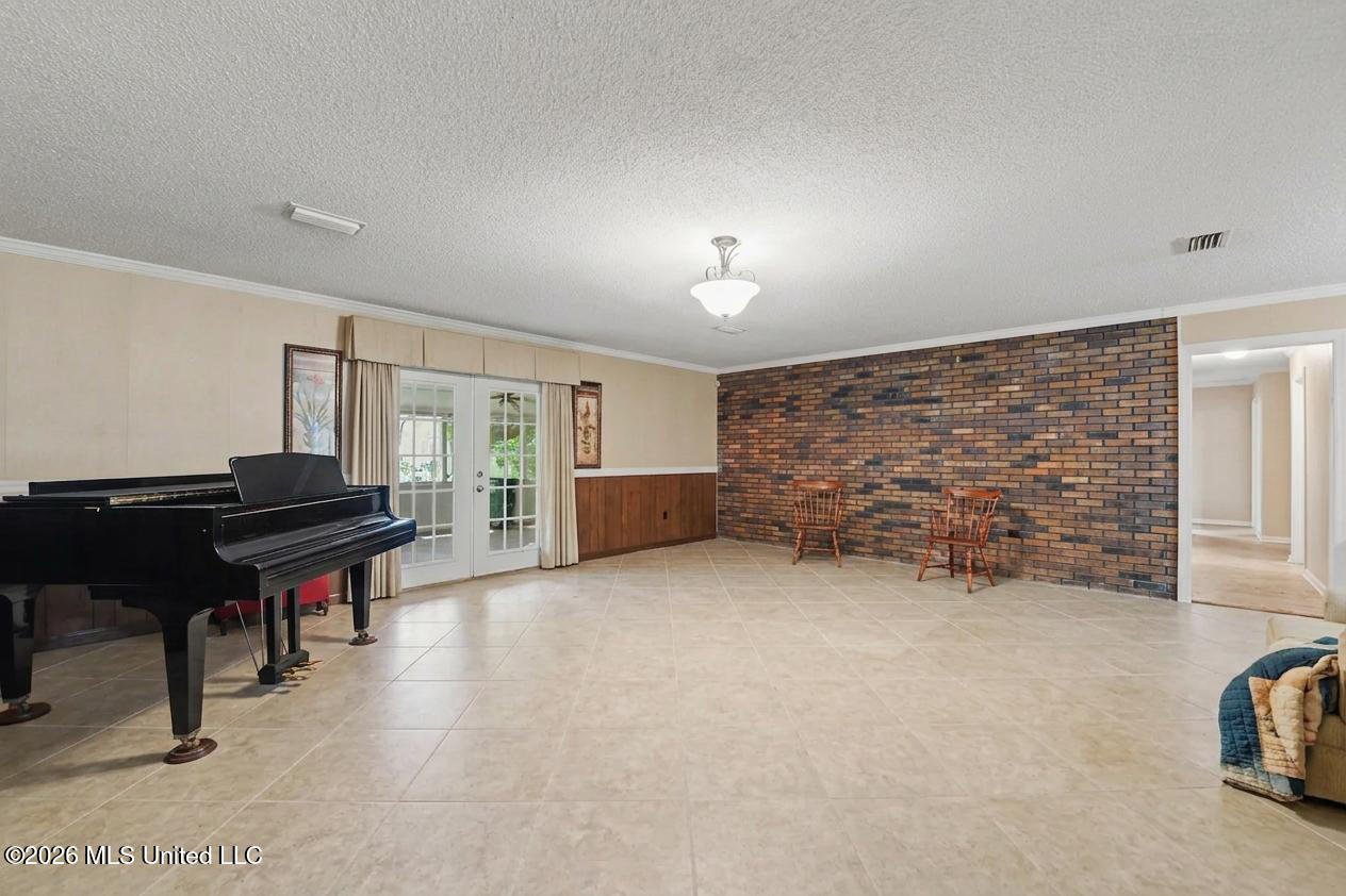 289 Holcomb Boulevard Property Photo 3