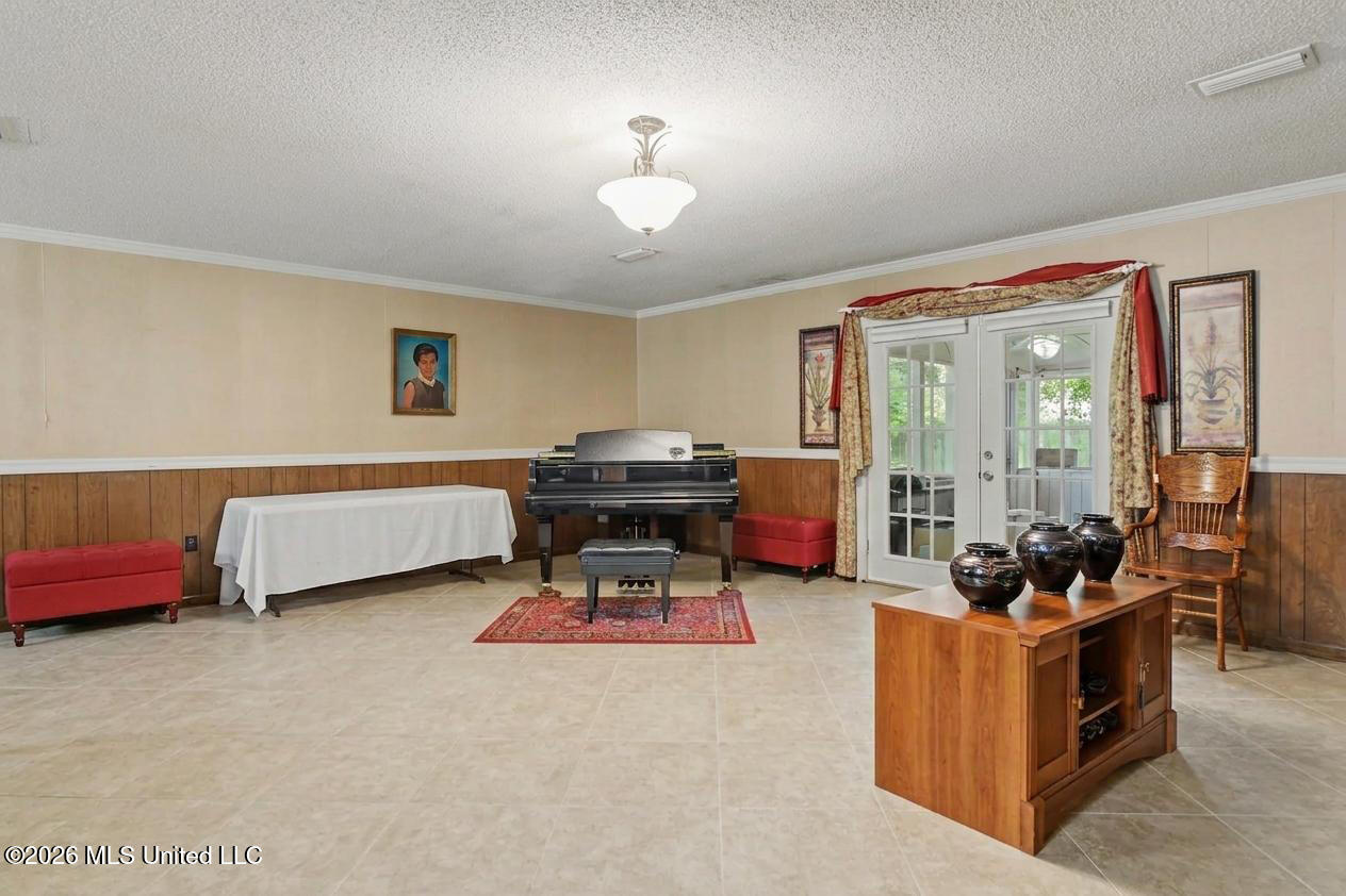289 Holcomb Boulevard Property Photo 4