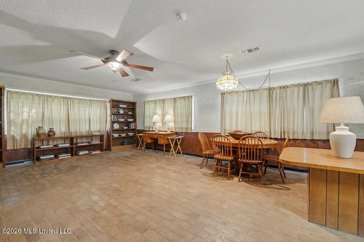 289 Holcomb Boulevard Property Photo 7