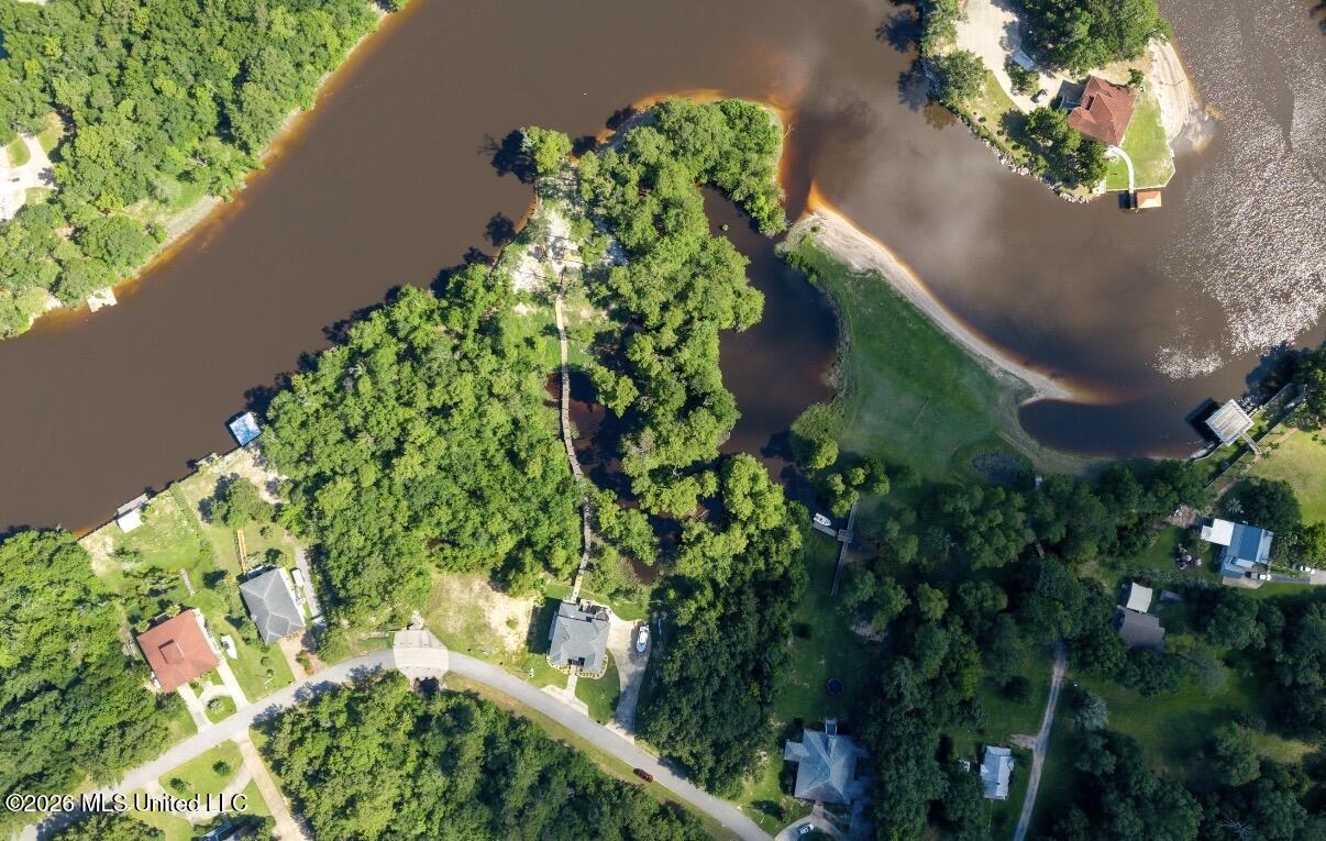 Woodland Circle Property Photo 3