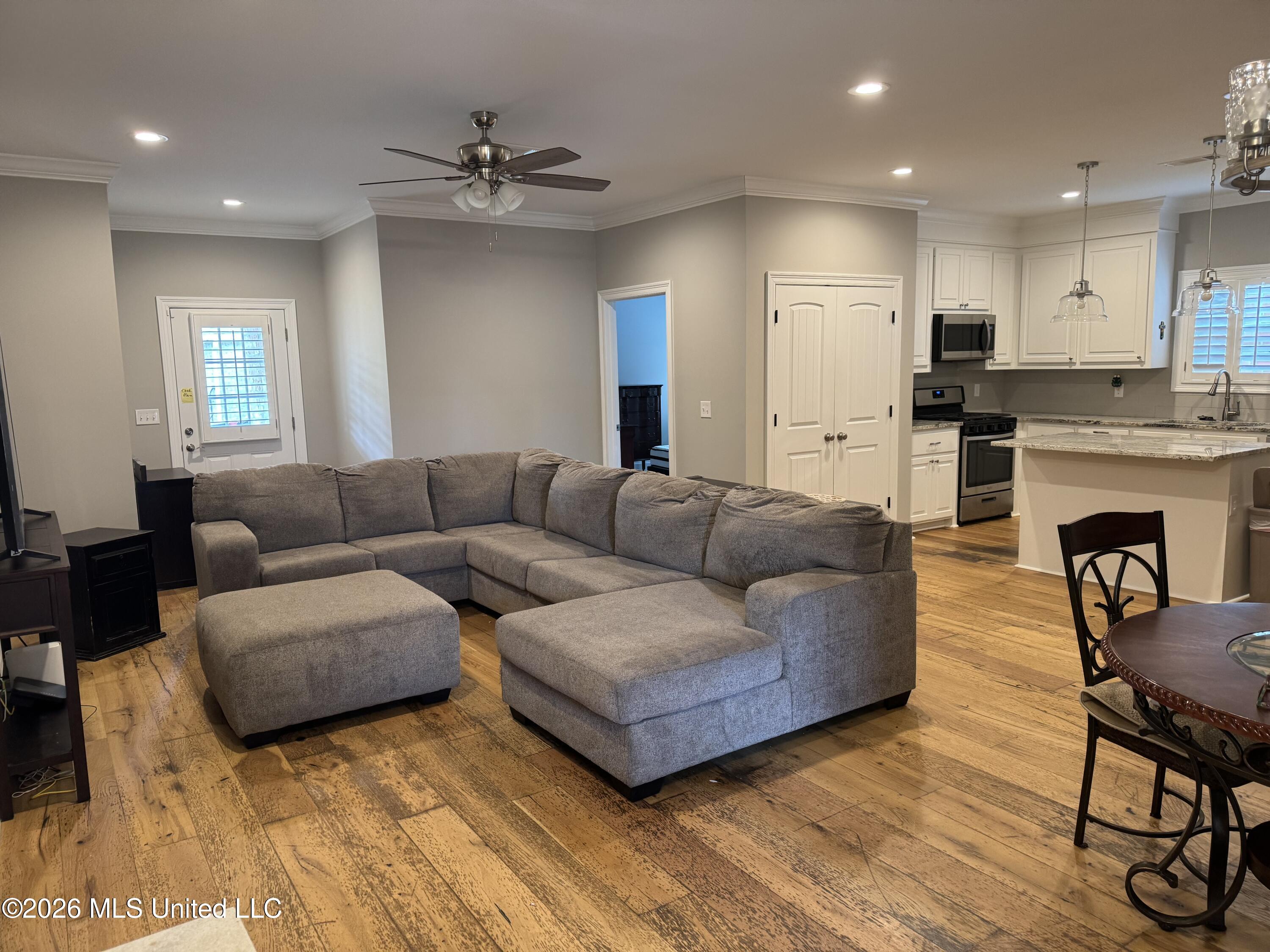 703 Hartwood Cove Property Photo 3