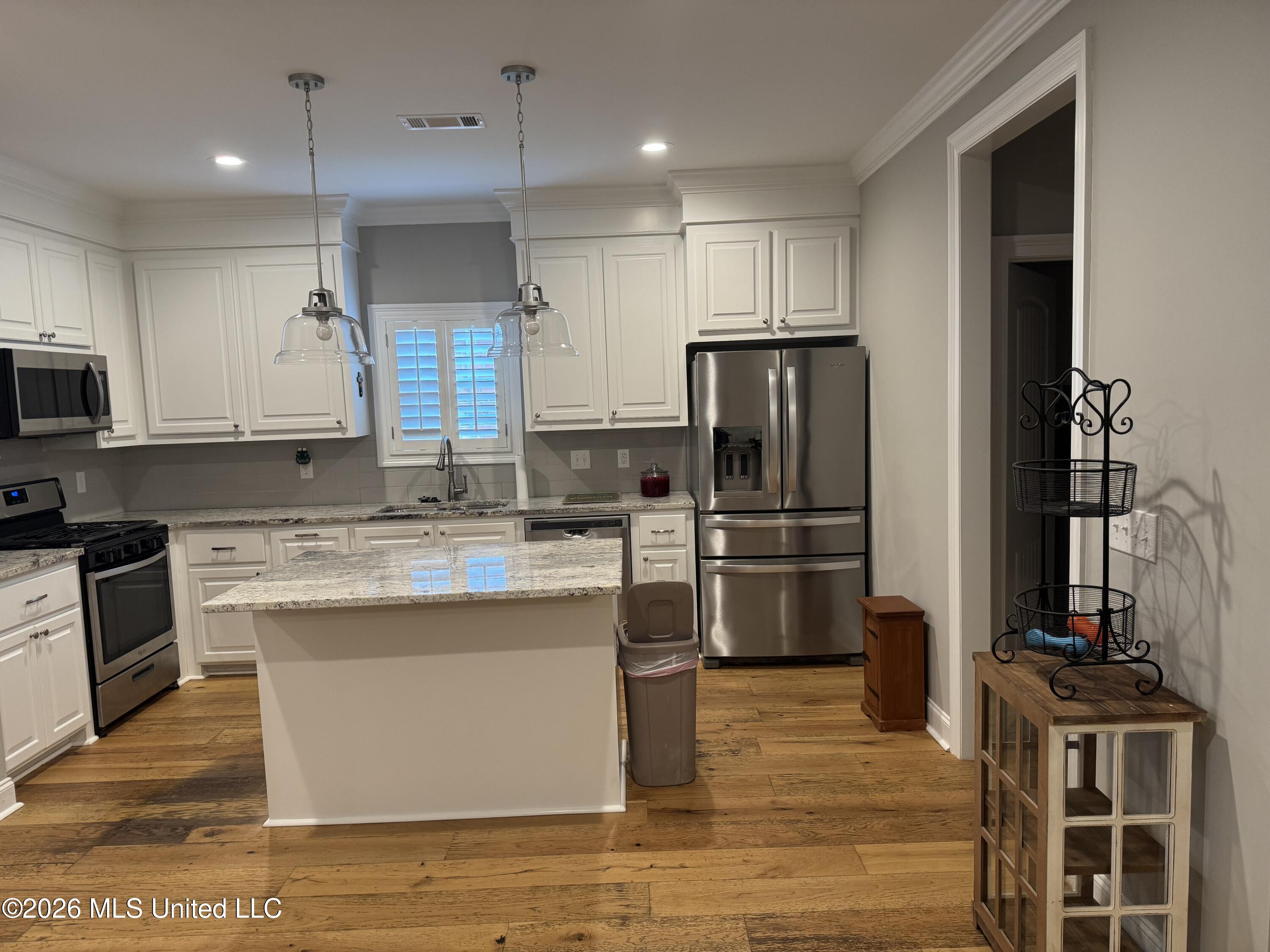 703 Hartwood Cove Property Photo 4