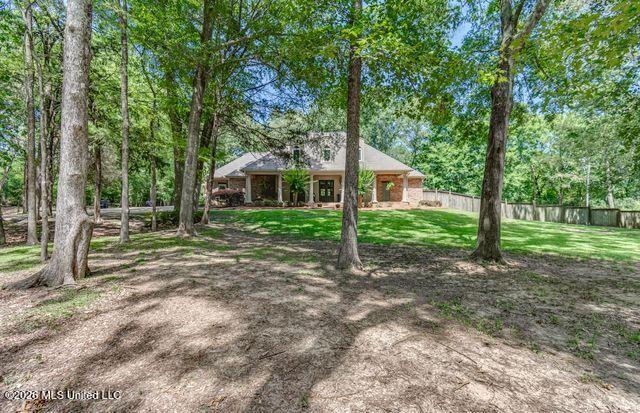 404 Locust Cove Property Photo 2