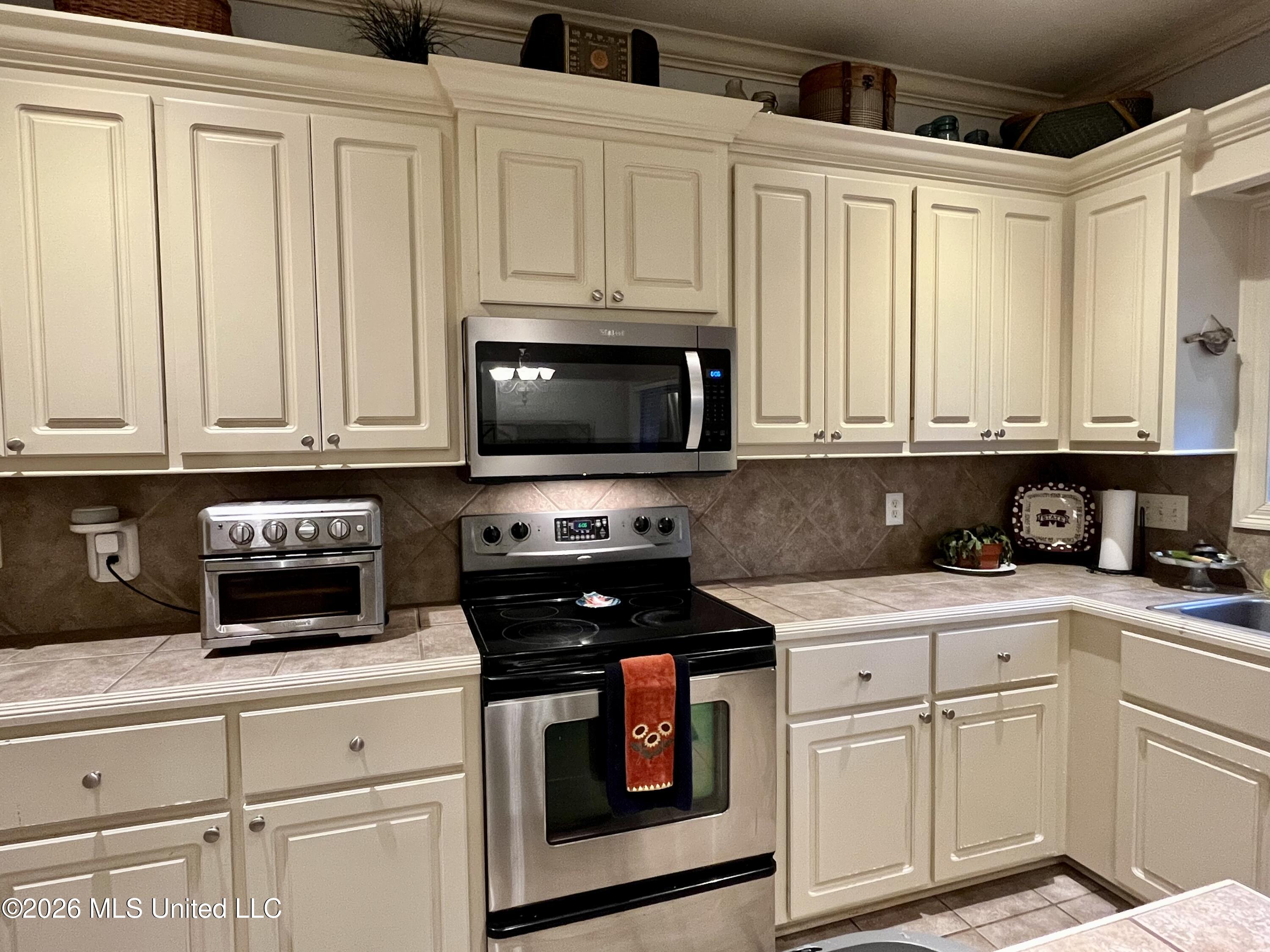 211 Tucker Drive Property Photo 11