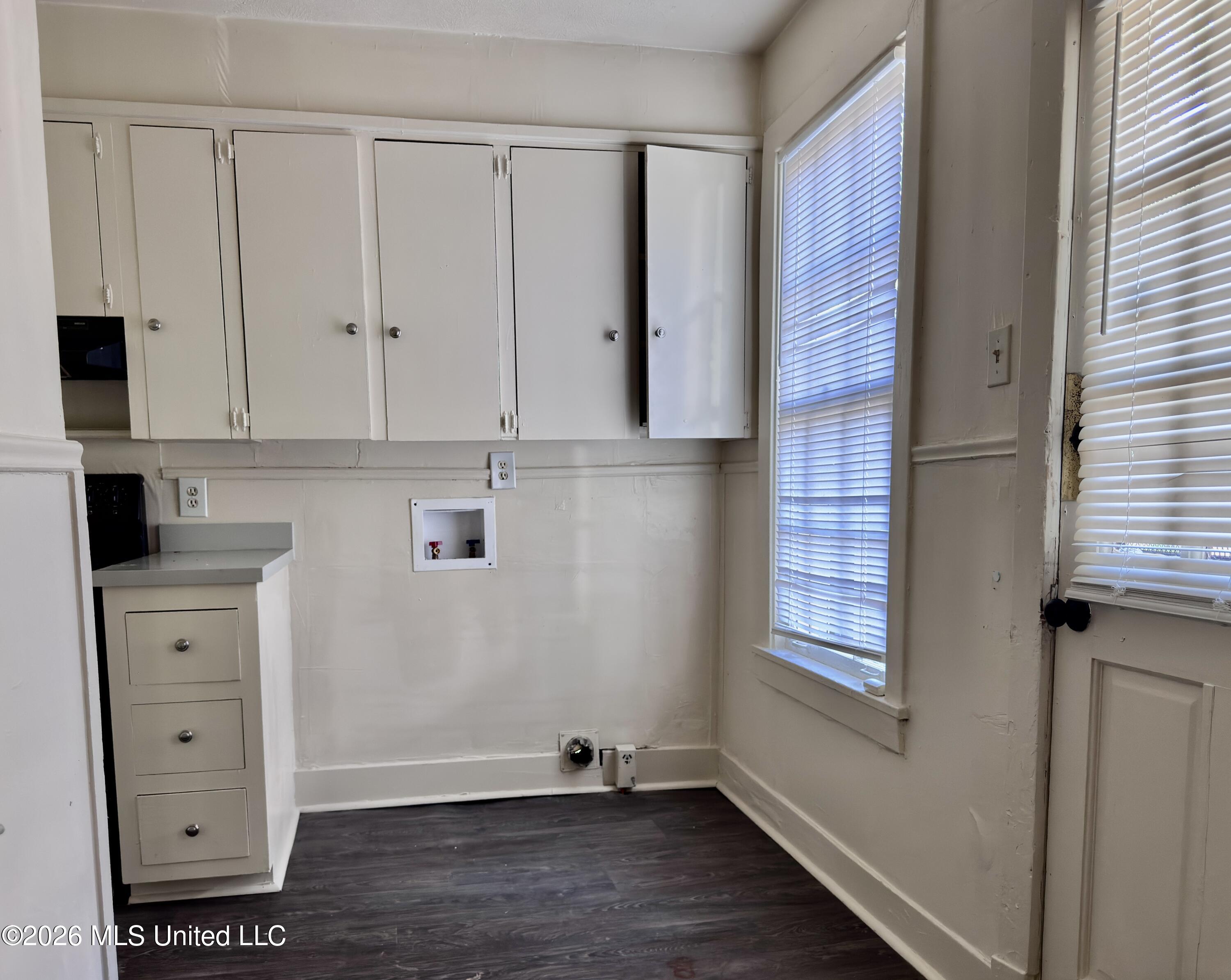 528 Woodbury Road Property Photo 4