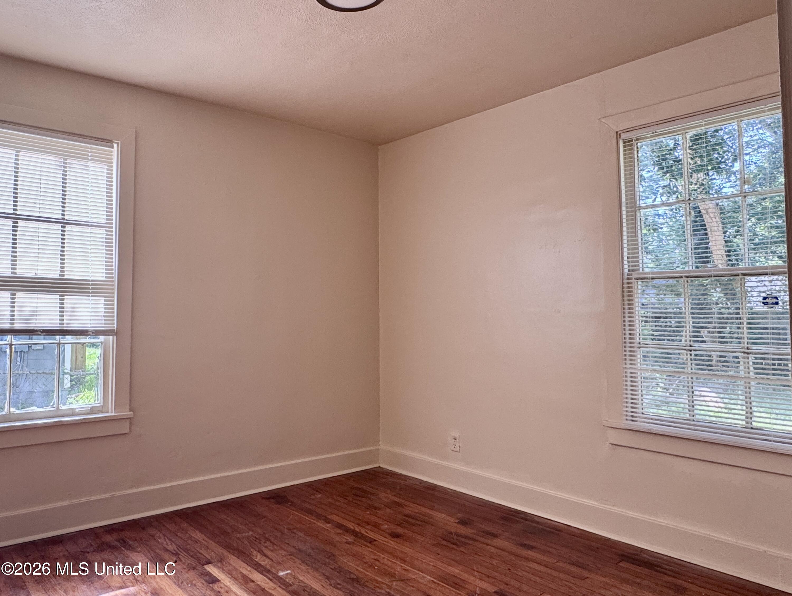 528 Woodbury Road Property Photo 9