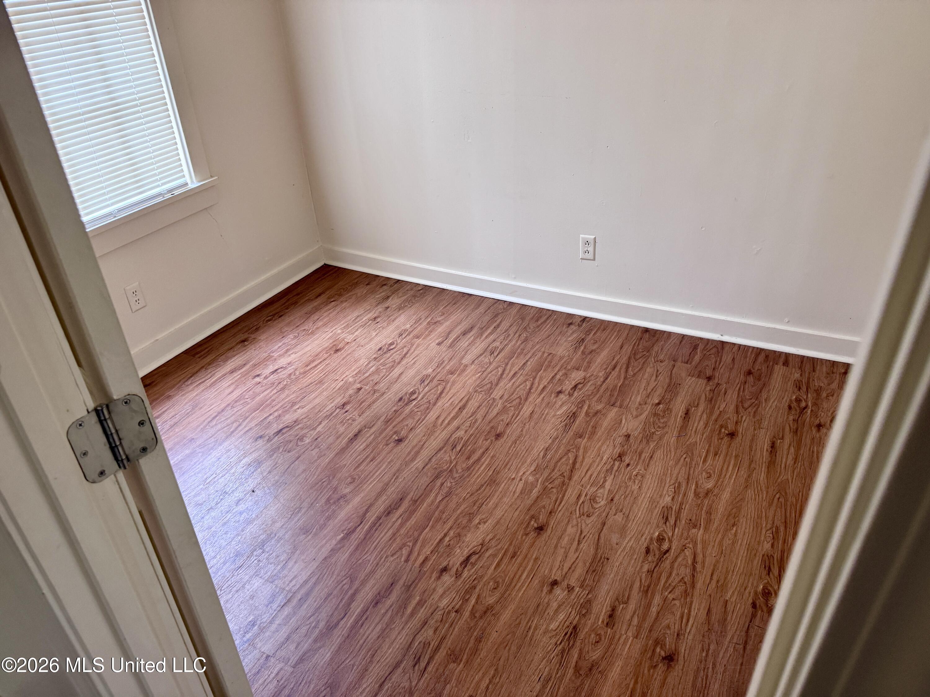528 Woodbury Road Property Photo 10