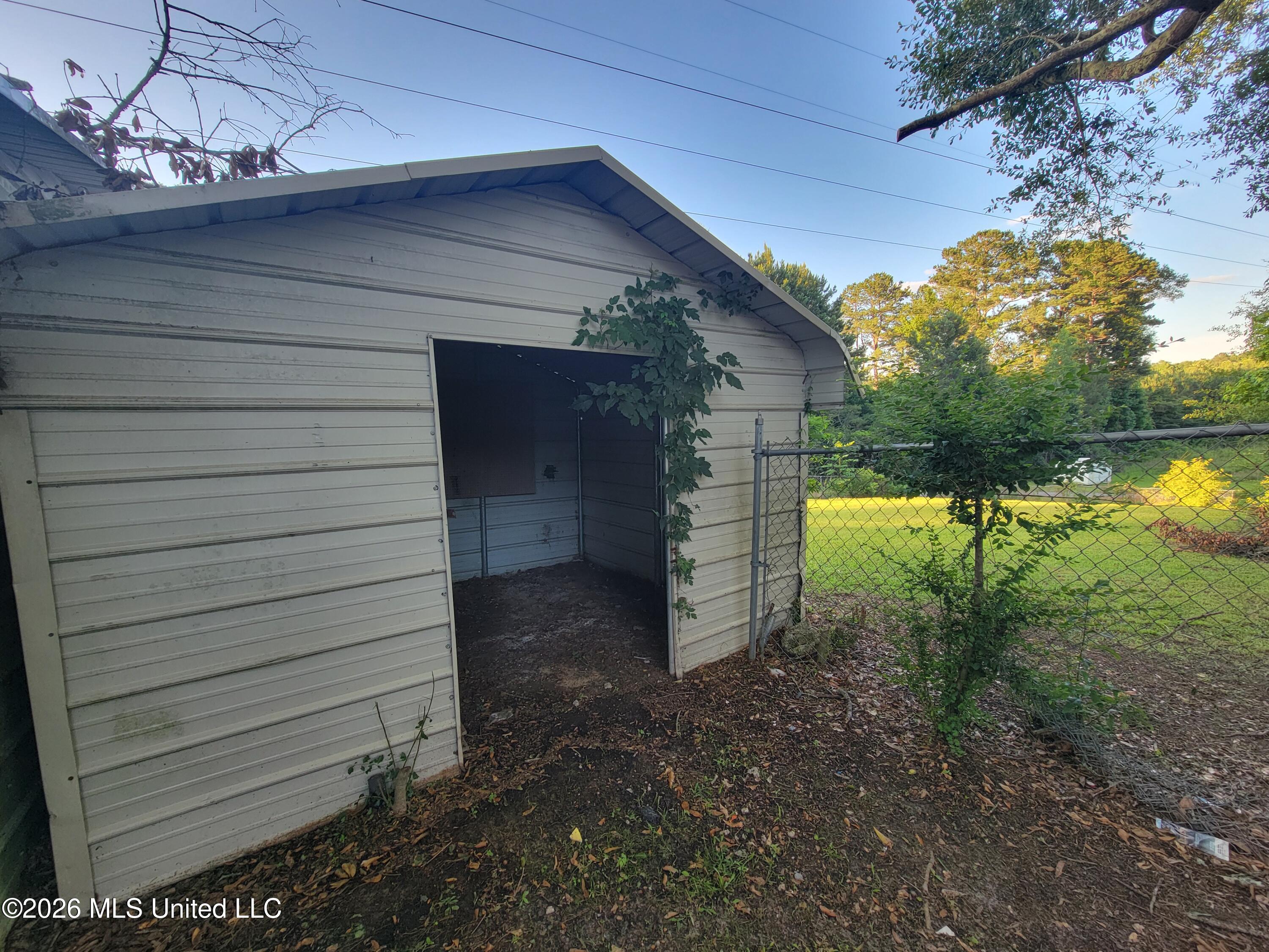 2427 Lawrence Hazel Road Property Photo 5