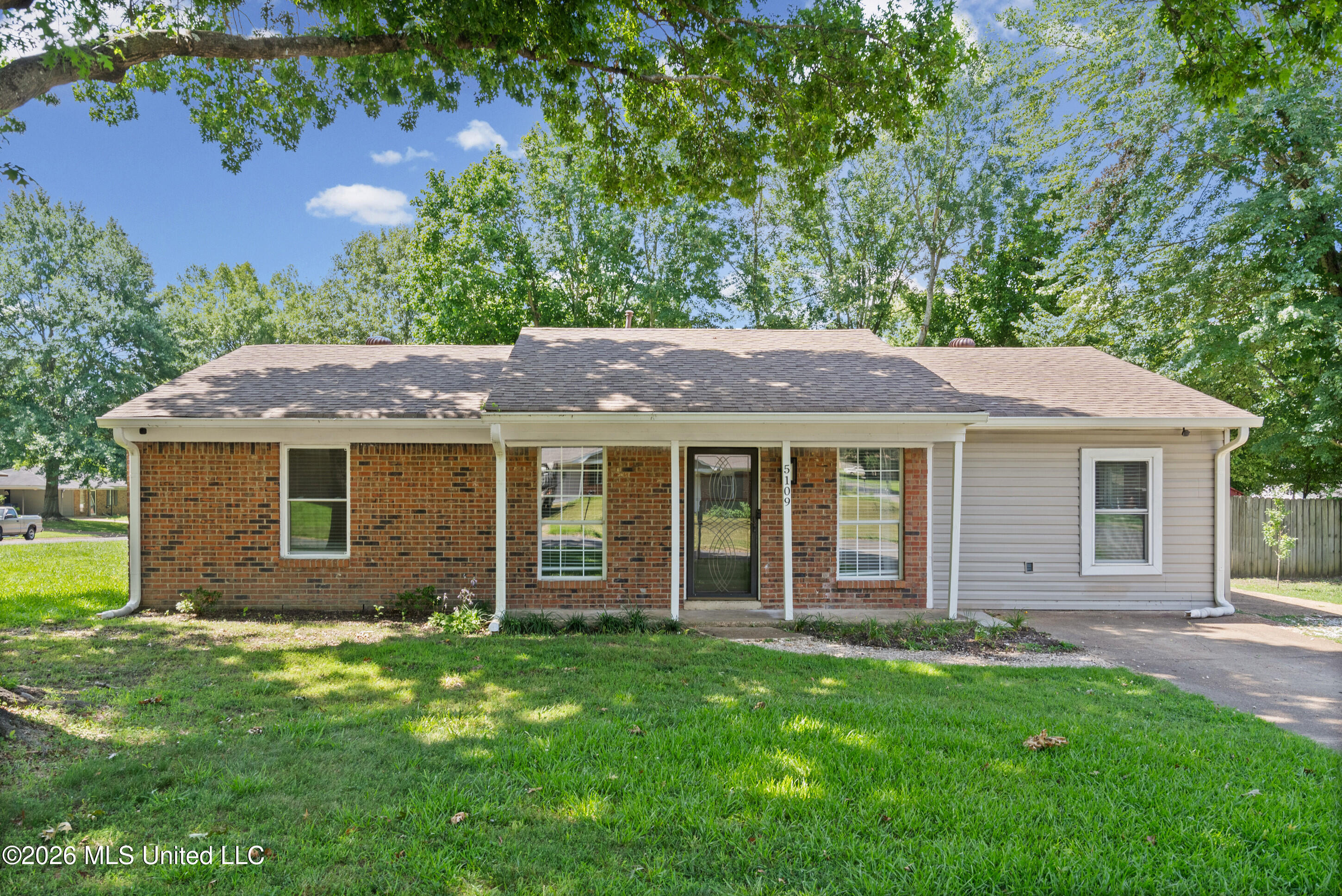 5109 Gray Drive Property Photo 2