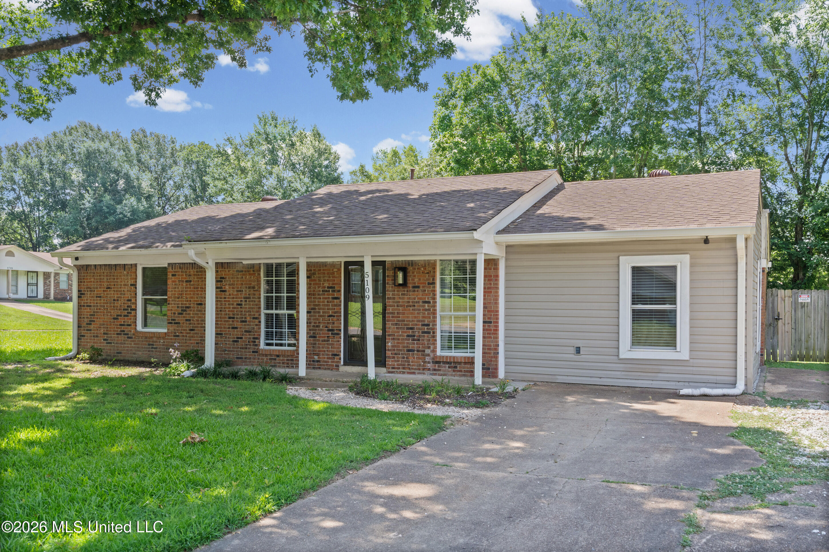 5109 Gray Drive Property Photo 3