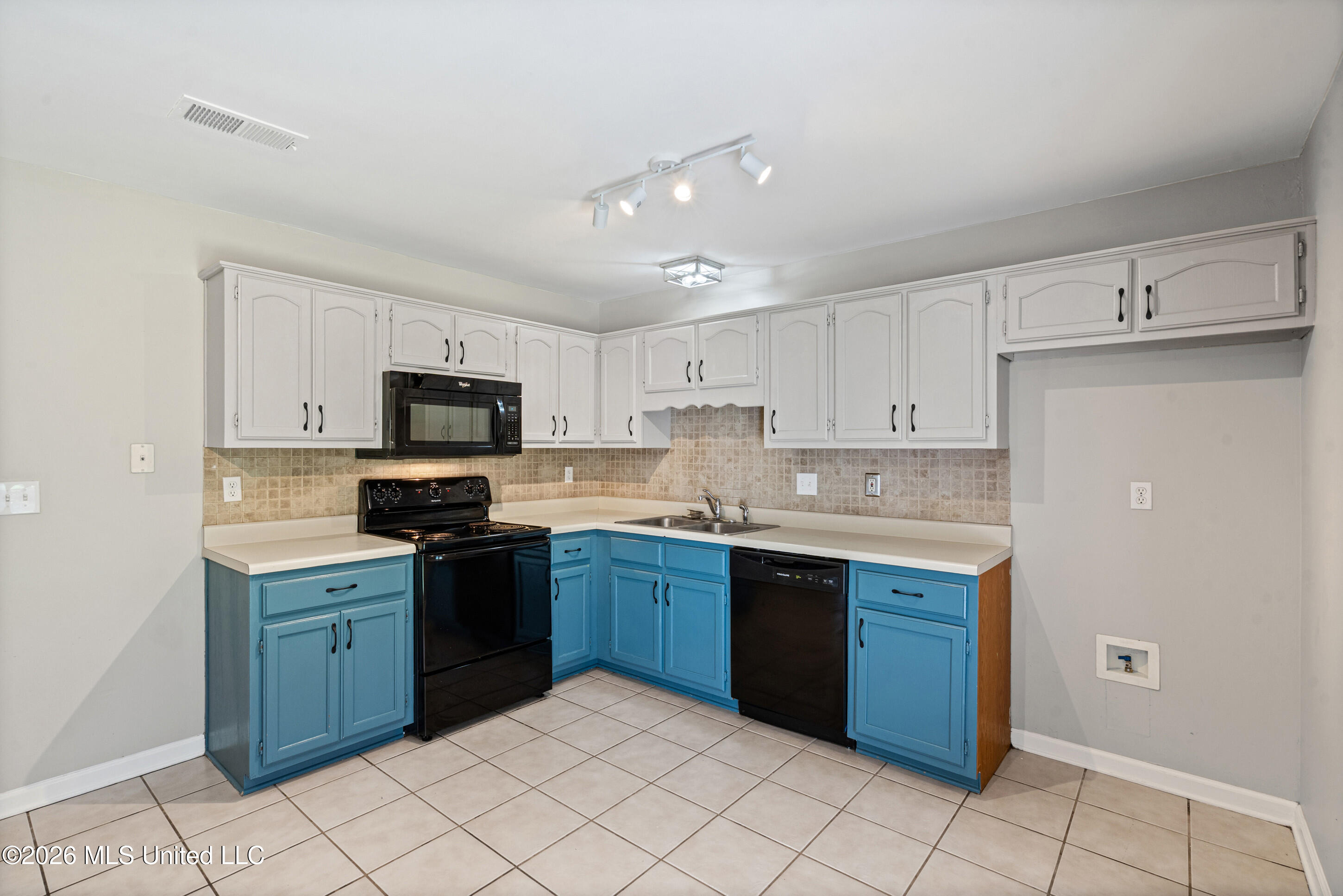 5109 Gray Drive Property Photo 9