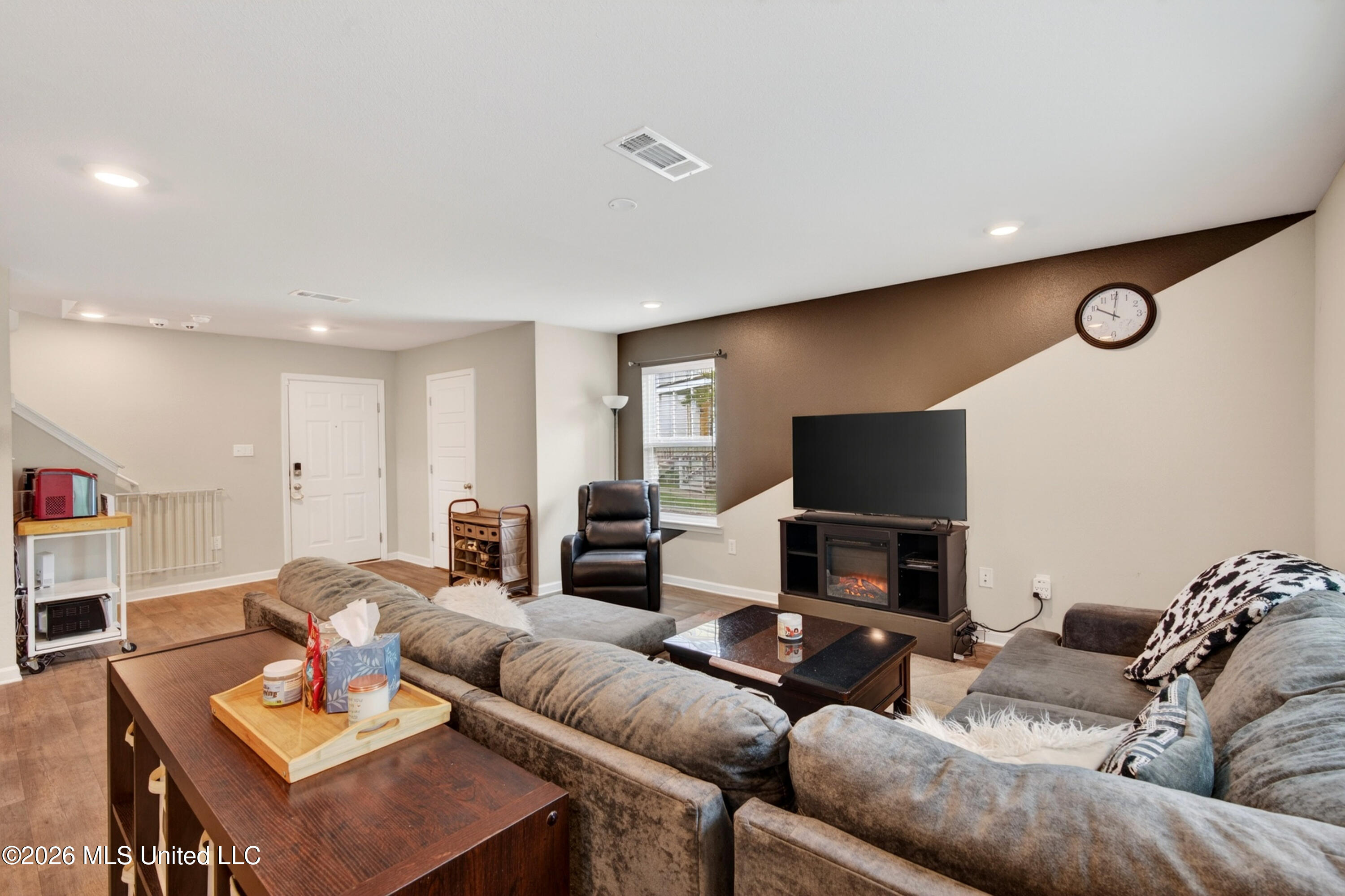 2016 Napoleon Street Property Photo 4